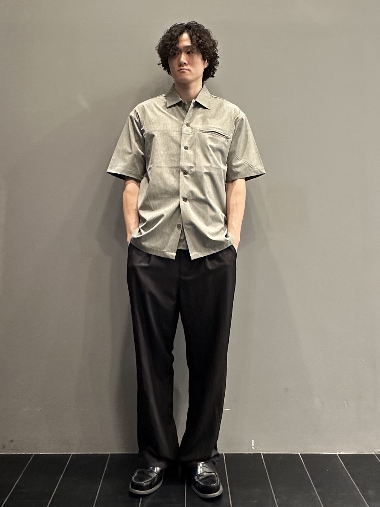 SHUさんの「THE SHOP TK｜【吸水速乾／防シワ／マシンウォッシャブル】ハイドロクール 半袖シャツ」を使ったコーディネート