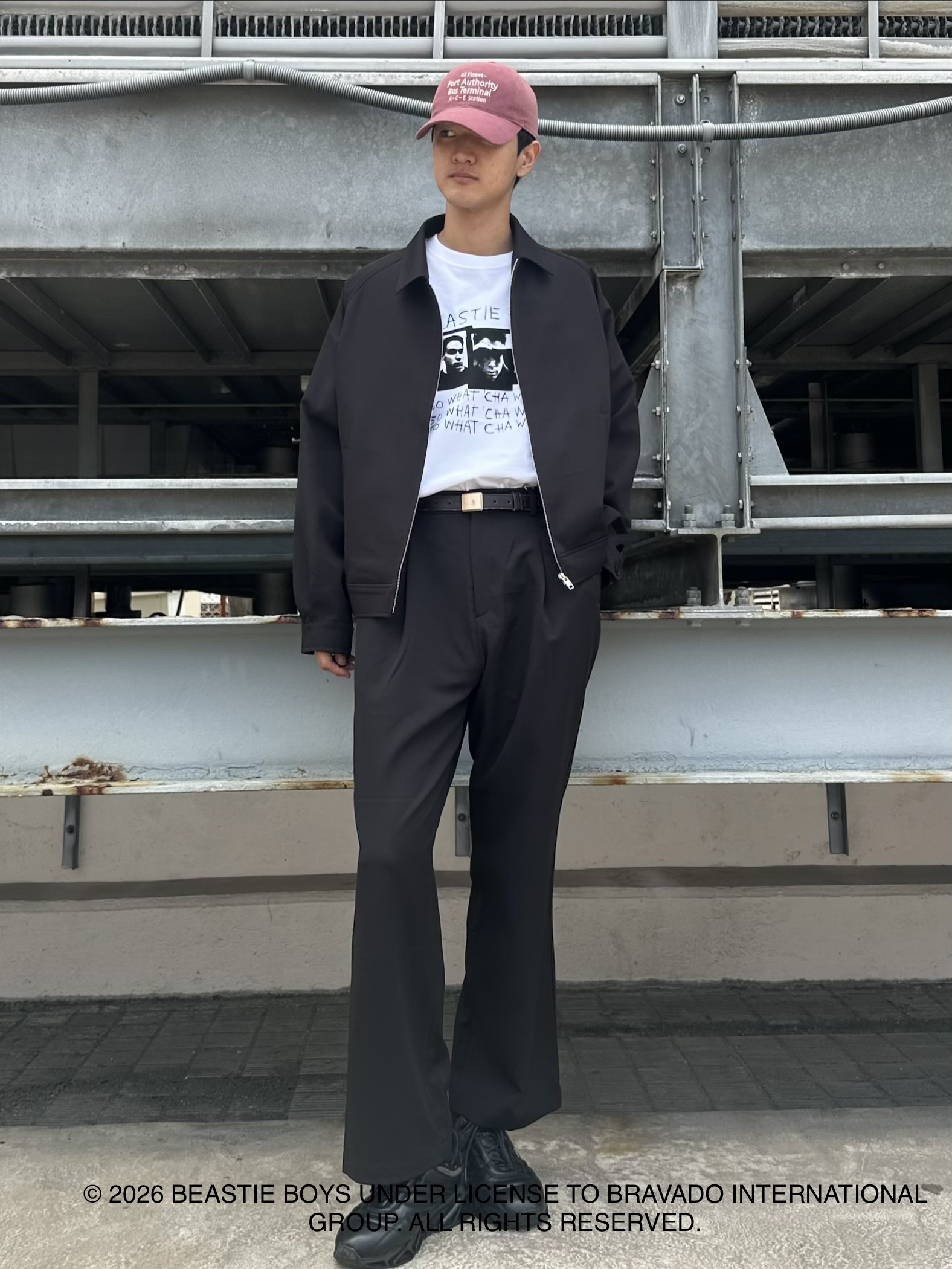 KOHEIさんの「tk.TAKEO KIKUCHI｜【防シワ／ストレッチ/セット対応可】smart shiftシリーズ バレルシルエットパンツ」を使ったコーディネート