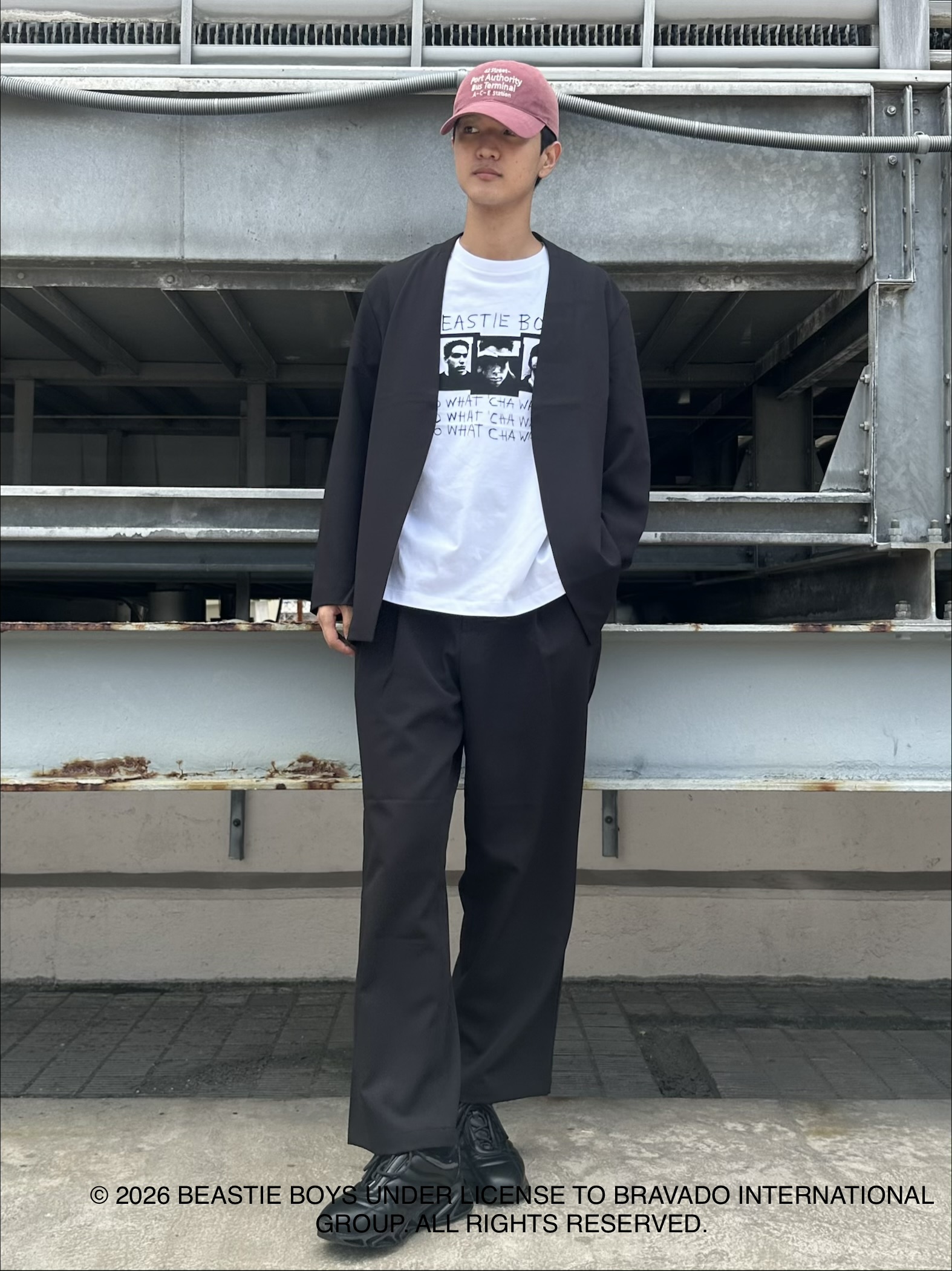 KOHEIさんの「tk.TAKEO KIKUCHI｜【防シワ／ストレッチ/セット対応可】smart shiftシリーズ バレルシルエットパンツ」を使ったコーディネート