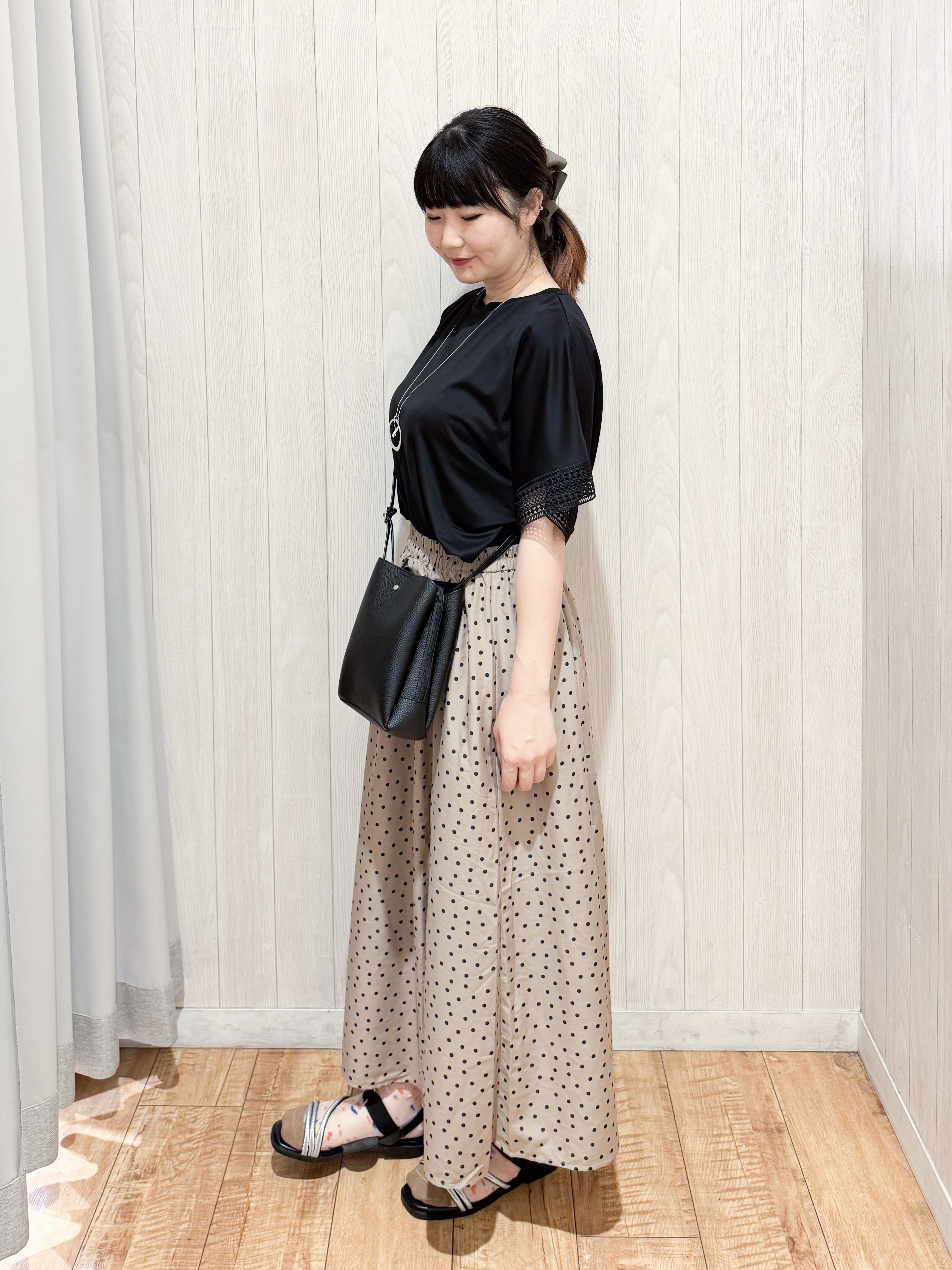 愛さんの「SHOO･LA･RUE｜【UV/洗濯機可/体型カバー】ヒップ周りが隠せる お袖レースTシャツ」を使ったコーディネート