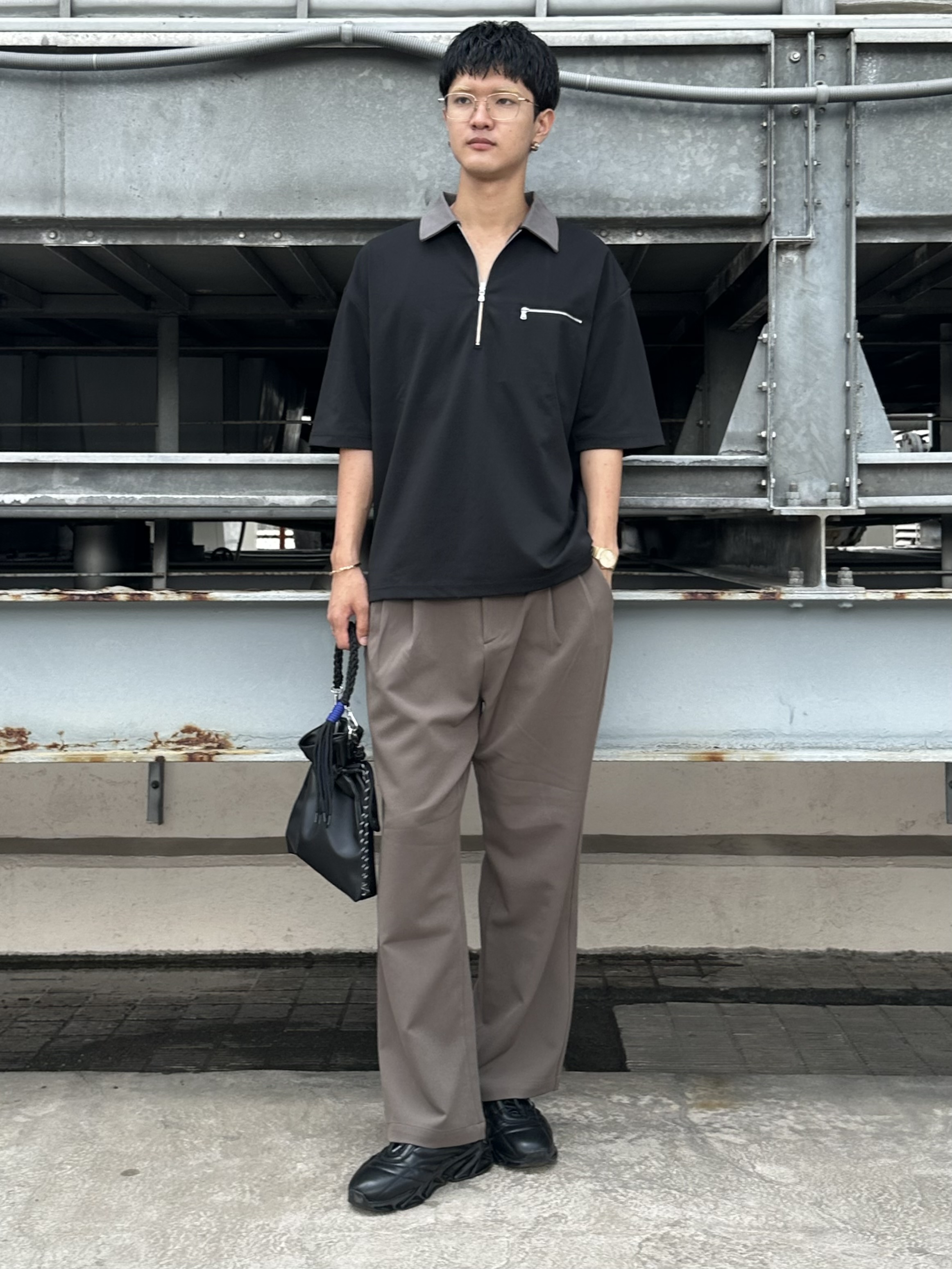KOHEIさんの「tk.TAKEO KIKUCHI｜【防シワ／ストレッチ/セット対応可】smart shiftシリーズ バレルシルエットパンツ」を使ったコーディネート