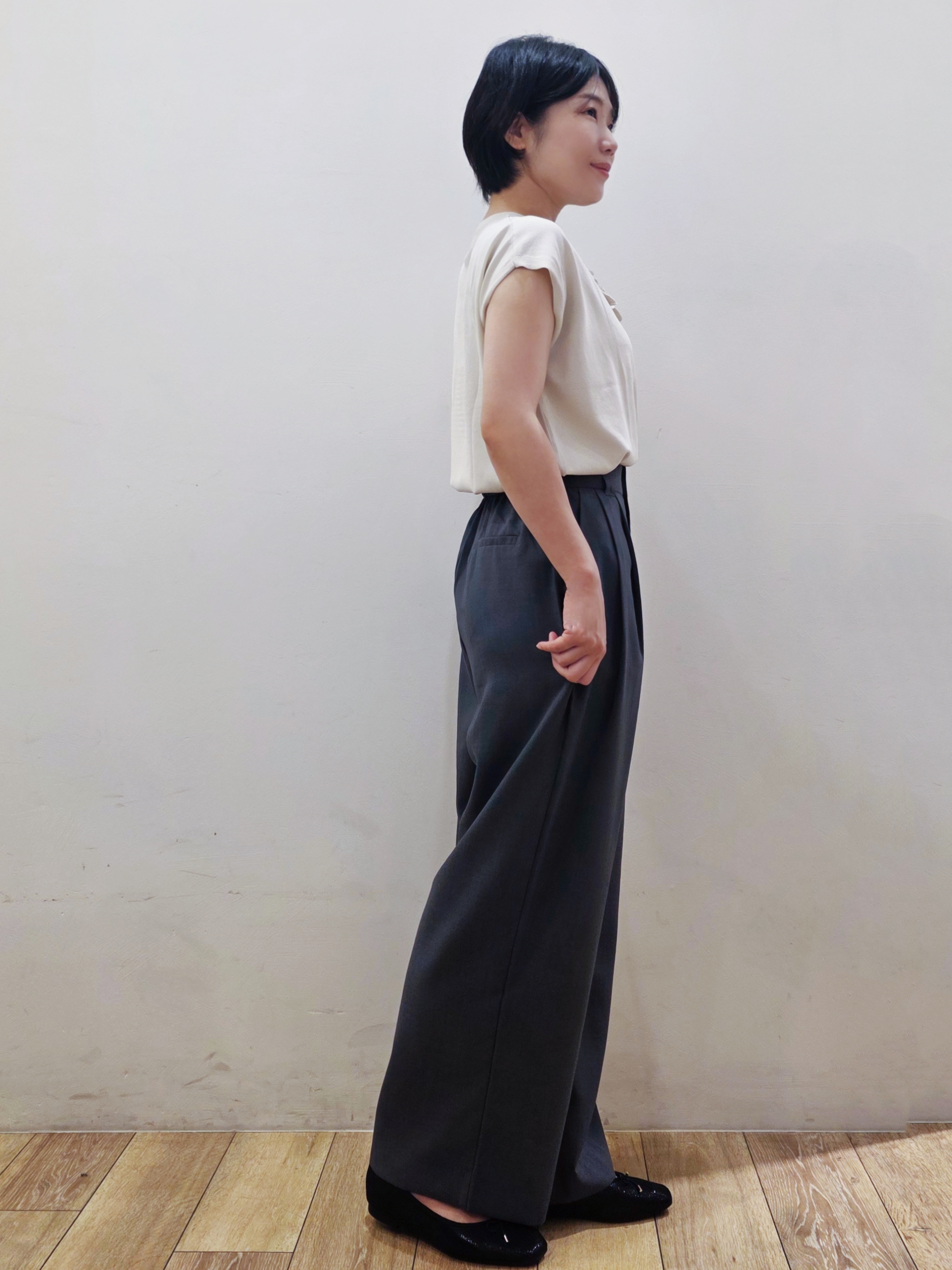 yuyuさんの「OPAQUE.CLIP｜【UV】フリルフレンチスリーブニット《接触冷感／洗濯機OK》」を使ったコーディネート