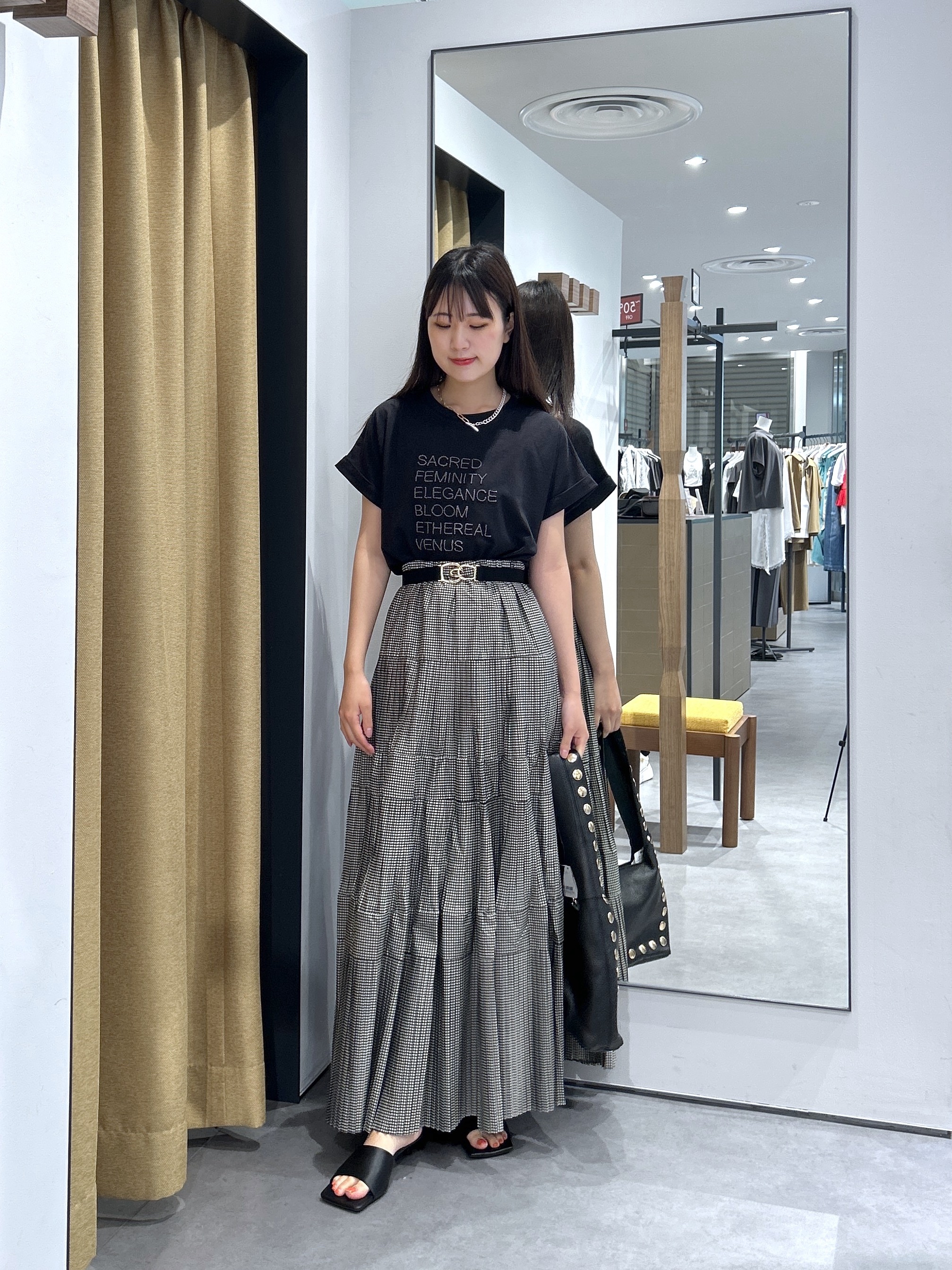 Renoさんの「INDIVI｜刺繍フレーズTシャツ【再入荷】」を使ったコーディネート