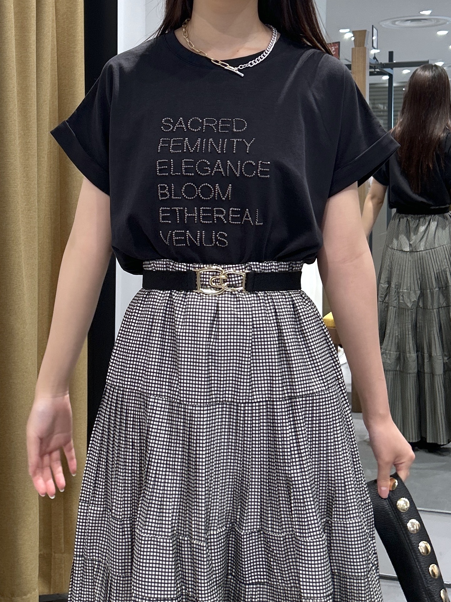 Renoさんの「INDIVI｜刺繍フレーズTシャツ【再入荷】」を使ったコーディネート