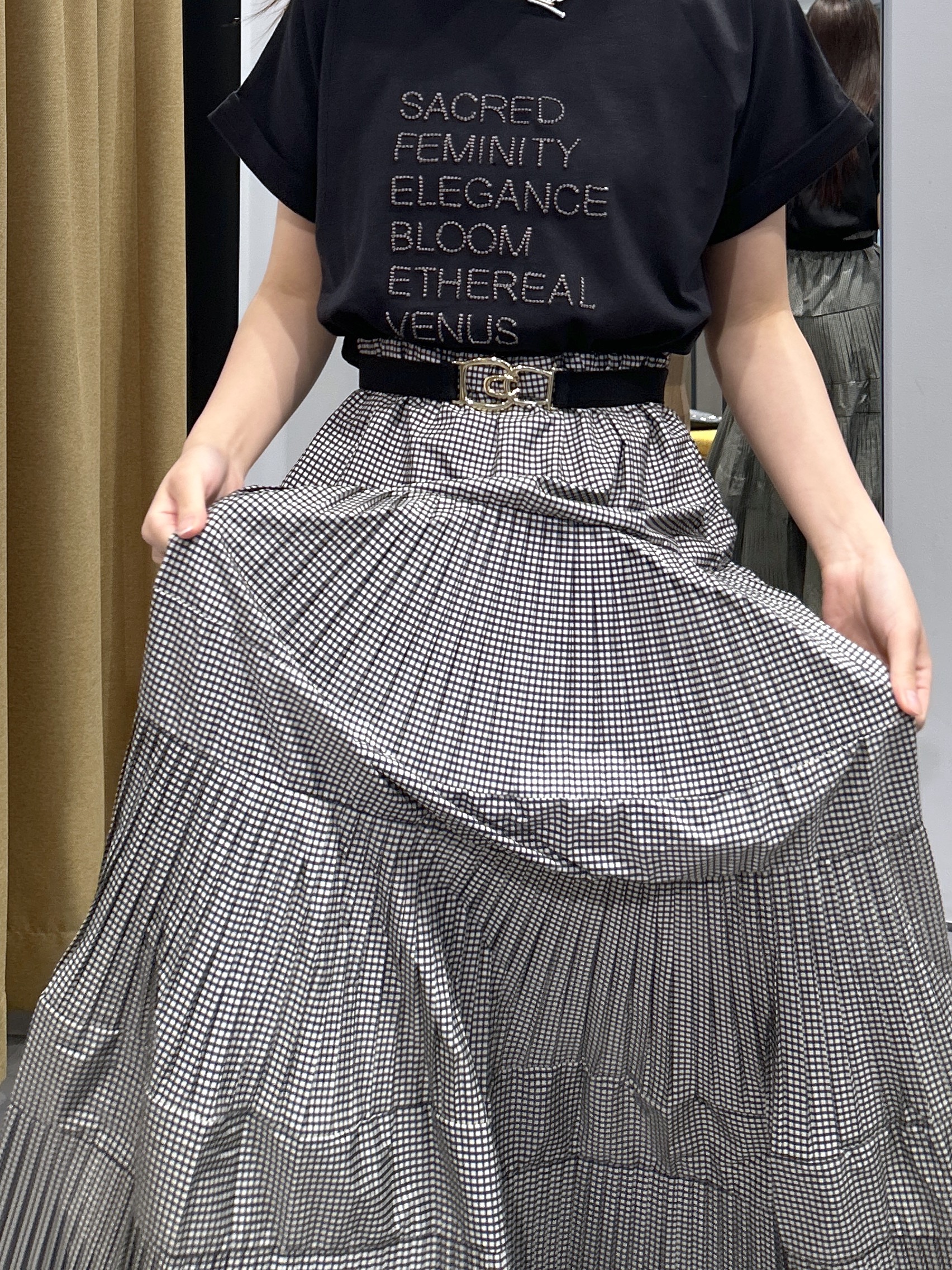 Renoさんの「INDIVI｜刺繍フレーズTシャツ【再入荷】」を使ったコーディネート