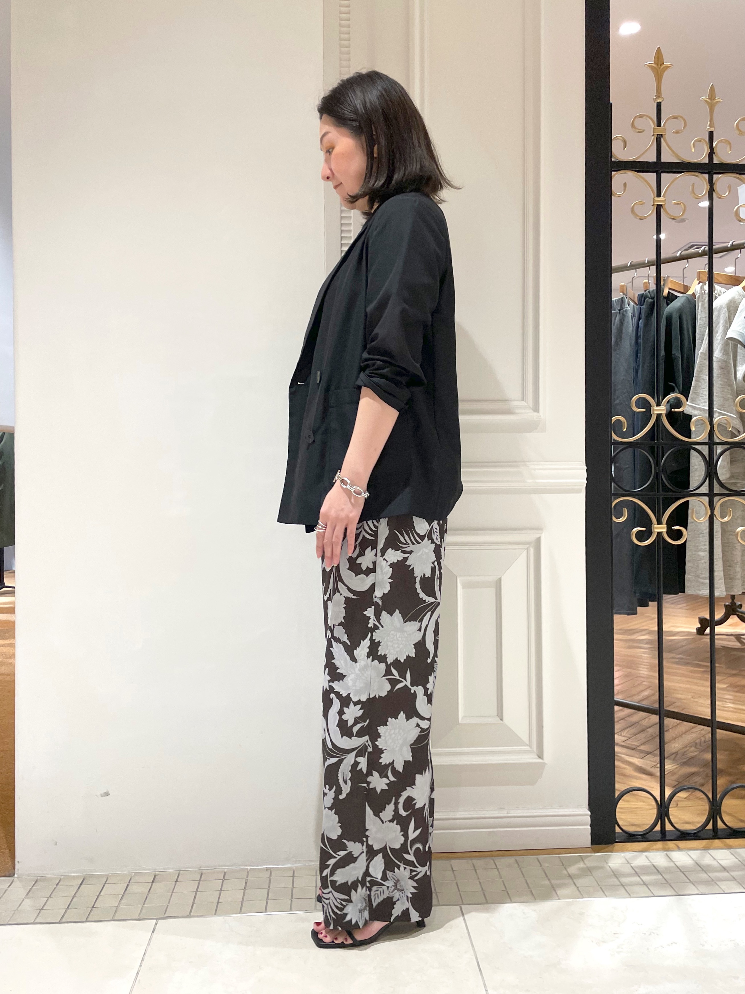 makiさんの「DRESSTERIOR｜【接触冷感/防シワ機能/ウォッシャブル】クールタッチ リネンブレンドシアージャケット」を使ったコーディネート