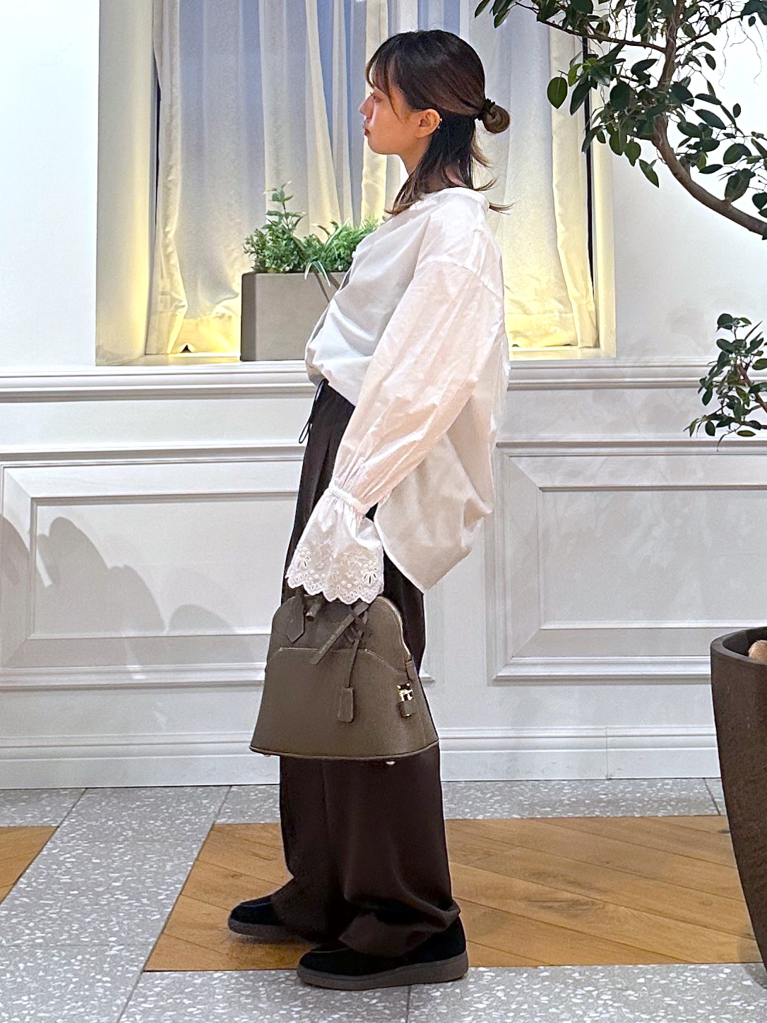 なべこさんの「DRESSTERIOR｜エンブロイダリーカフスシャツ」を使ったコーディネート