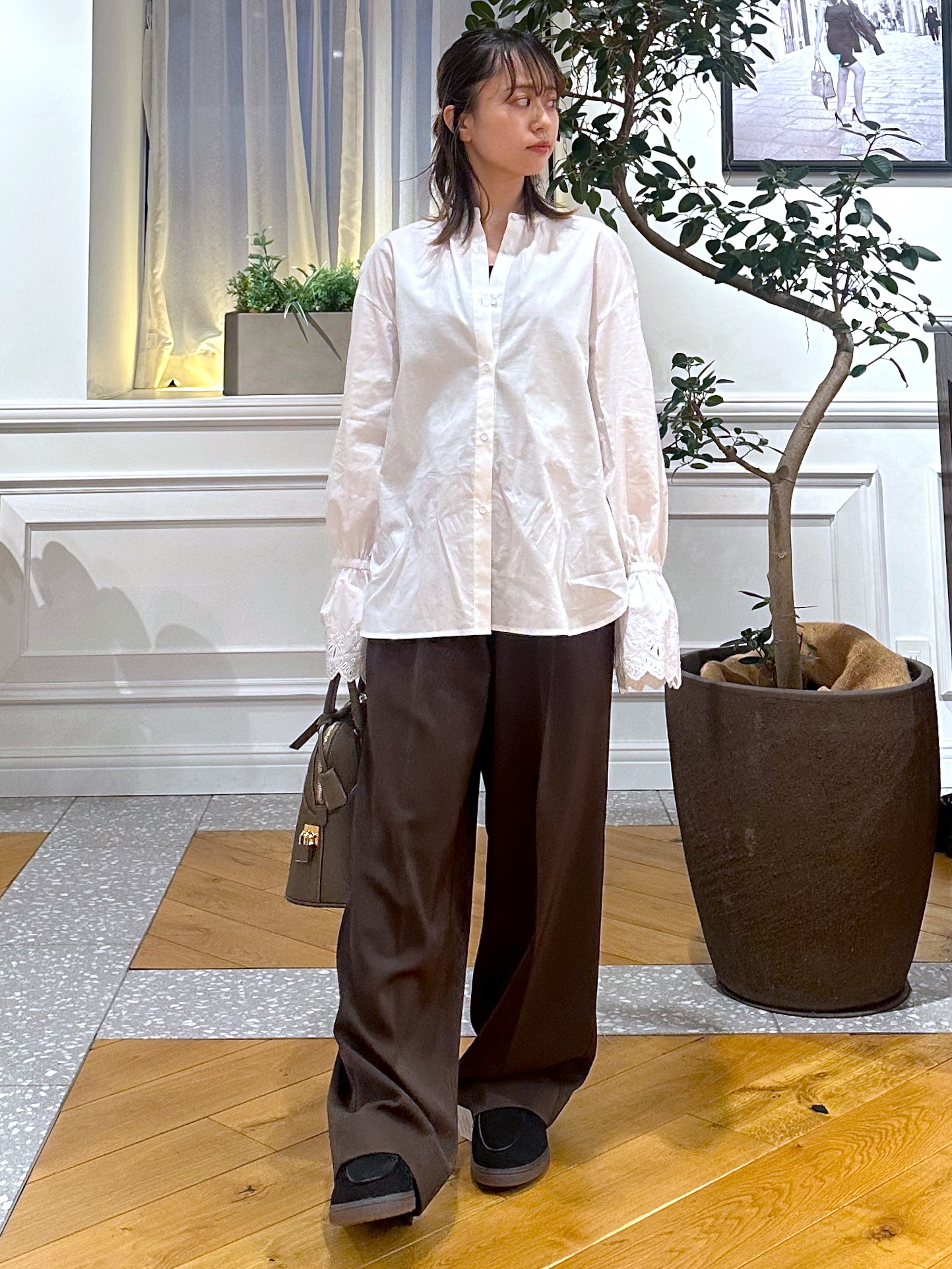 なべこさんの「DRESSTERIOR｜エンブロイダリーカフスシャツ」を使ったコーディネート