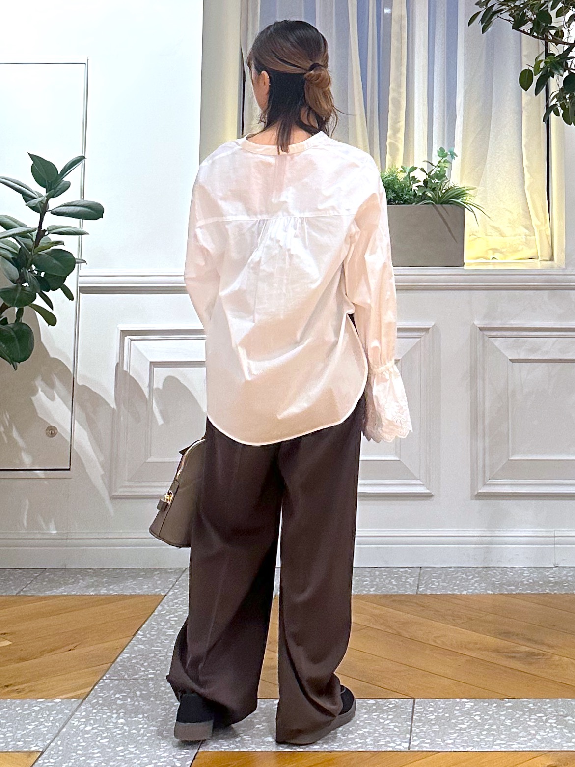 なべこさんの「DRESSTERIOR｜エンブロイダリーカフスシャツ」を使ったコーディネート