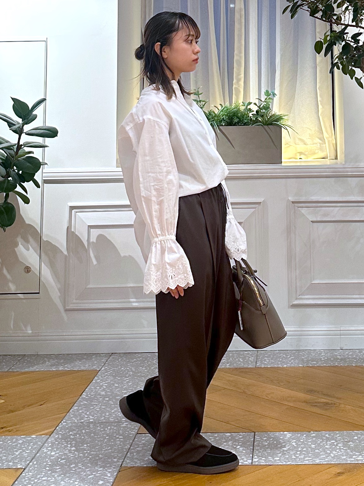 なべこさんの「DRESSTERIOR｜エンブロイダリーカフスシャツ」を使ったコーディネート