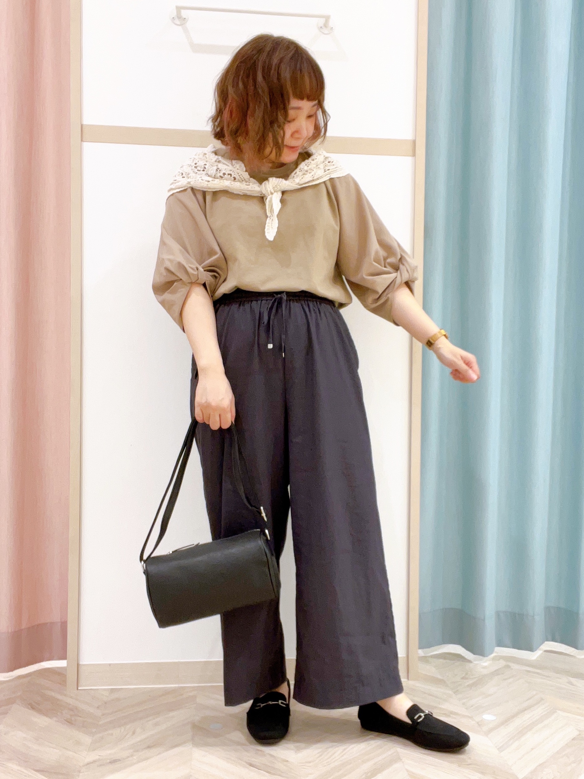kitaさんの「SHOO･LA･RUE｜【S-LL/洗濯機可/二の腕カバー】楽に上品見え ツイストスリーブトップス」を使ったコーディネート