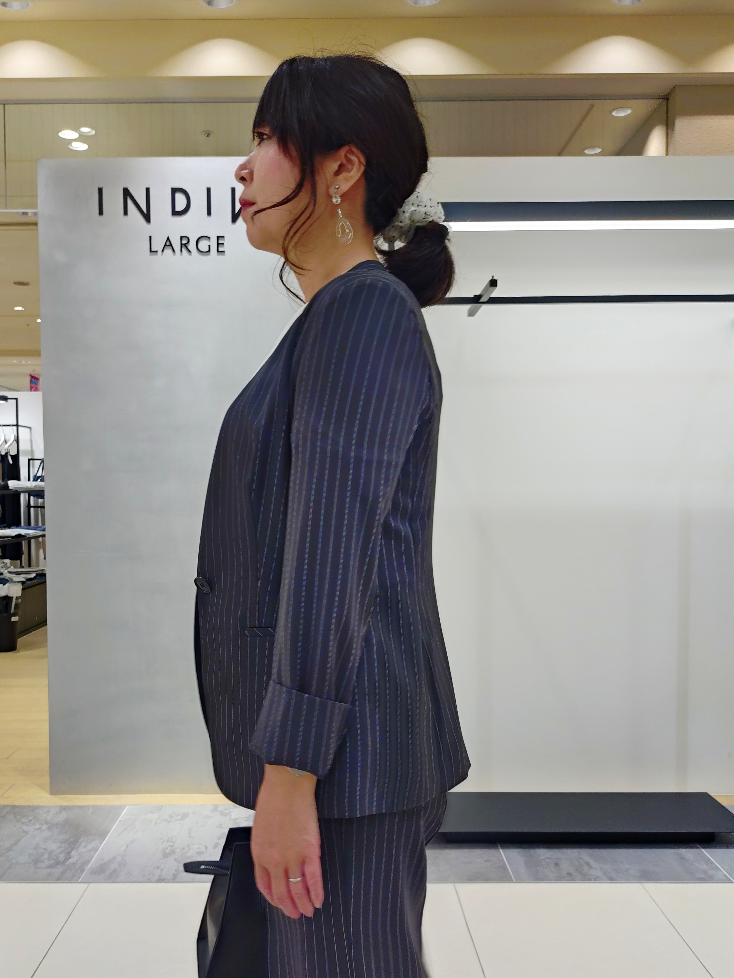 TOMOMIさんの「INDIVI｜【初秋/UVケア/着る日傘】カラーレスジャケット」を使ったコーディネート