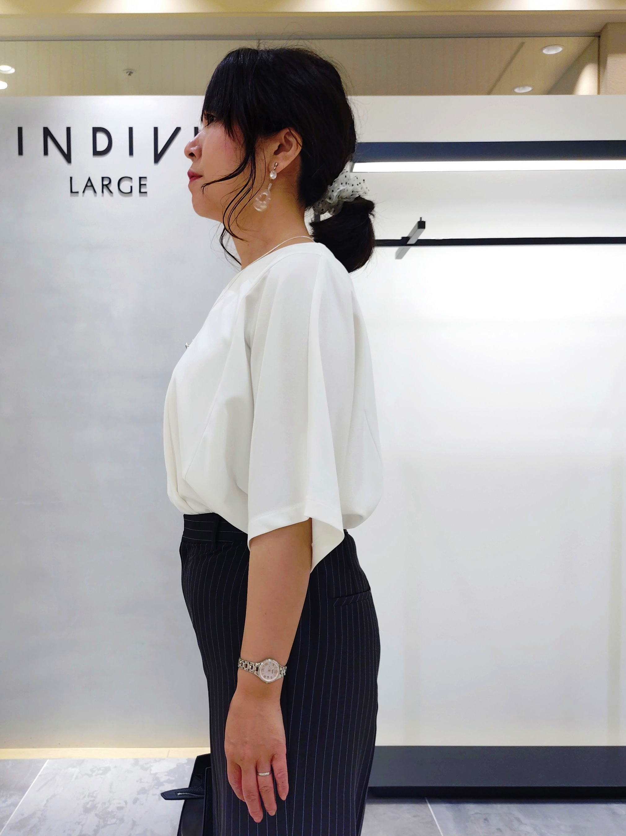 TOMOMIさんの「INDIVI｜【初秋/UVケア/着る日傘】カラーレスジャケット」を使ったコーディネート