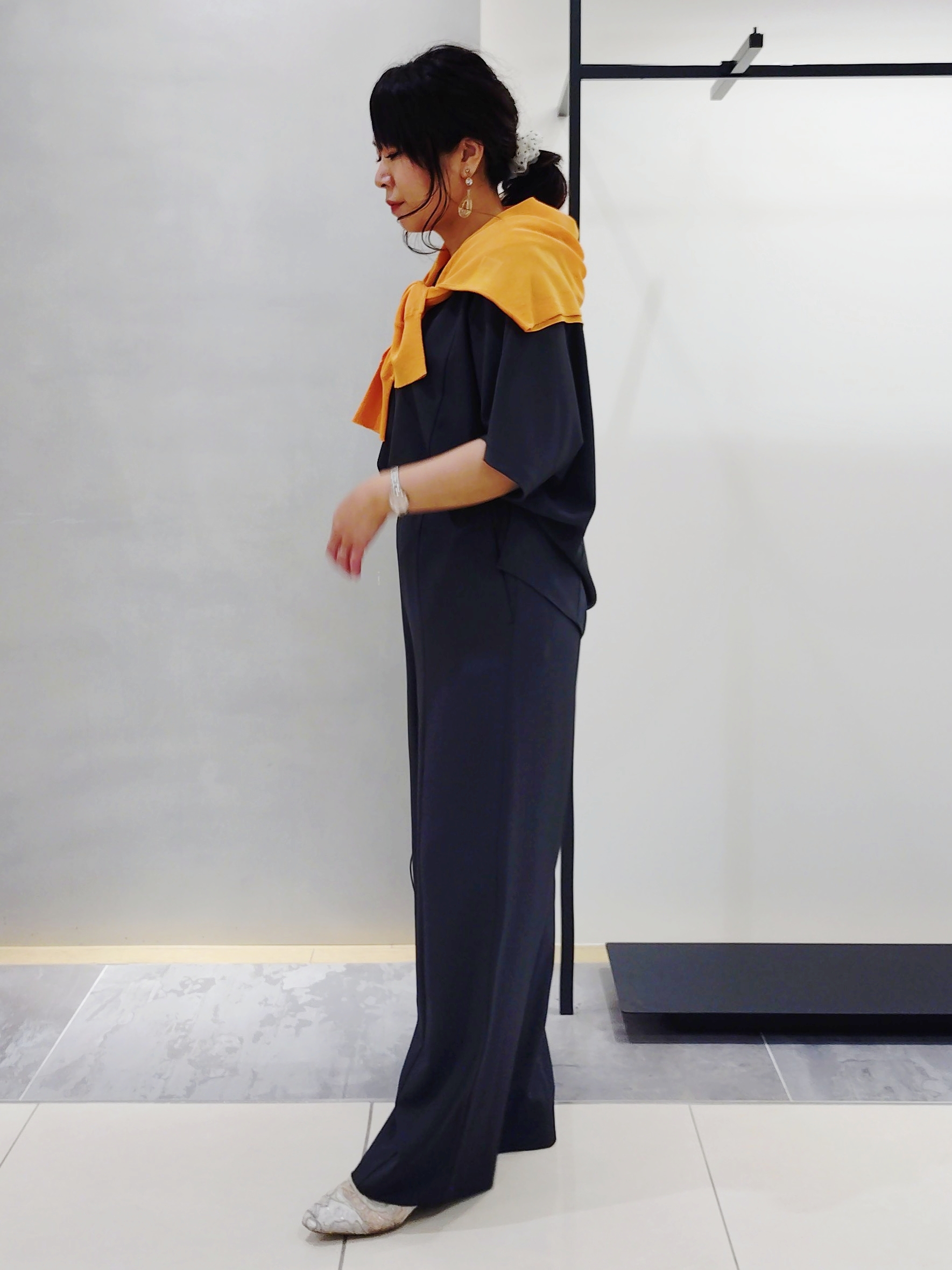 TOMOMIさんの「INDIVI｜【体型＆二の腕カバー/着る日傘】ドルマントップス」を使ったコーディネート