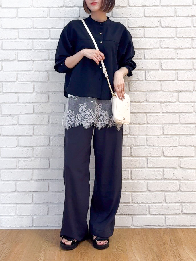 𝐜𝐡𝐢𝐤𝐚さんの「SHOO･LA･RUE｜【通気性〇/S-LL/洗濯機可】さらりと心地よい。ノーカラーシャツ」を使ったコーディネート