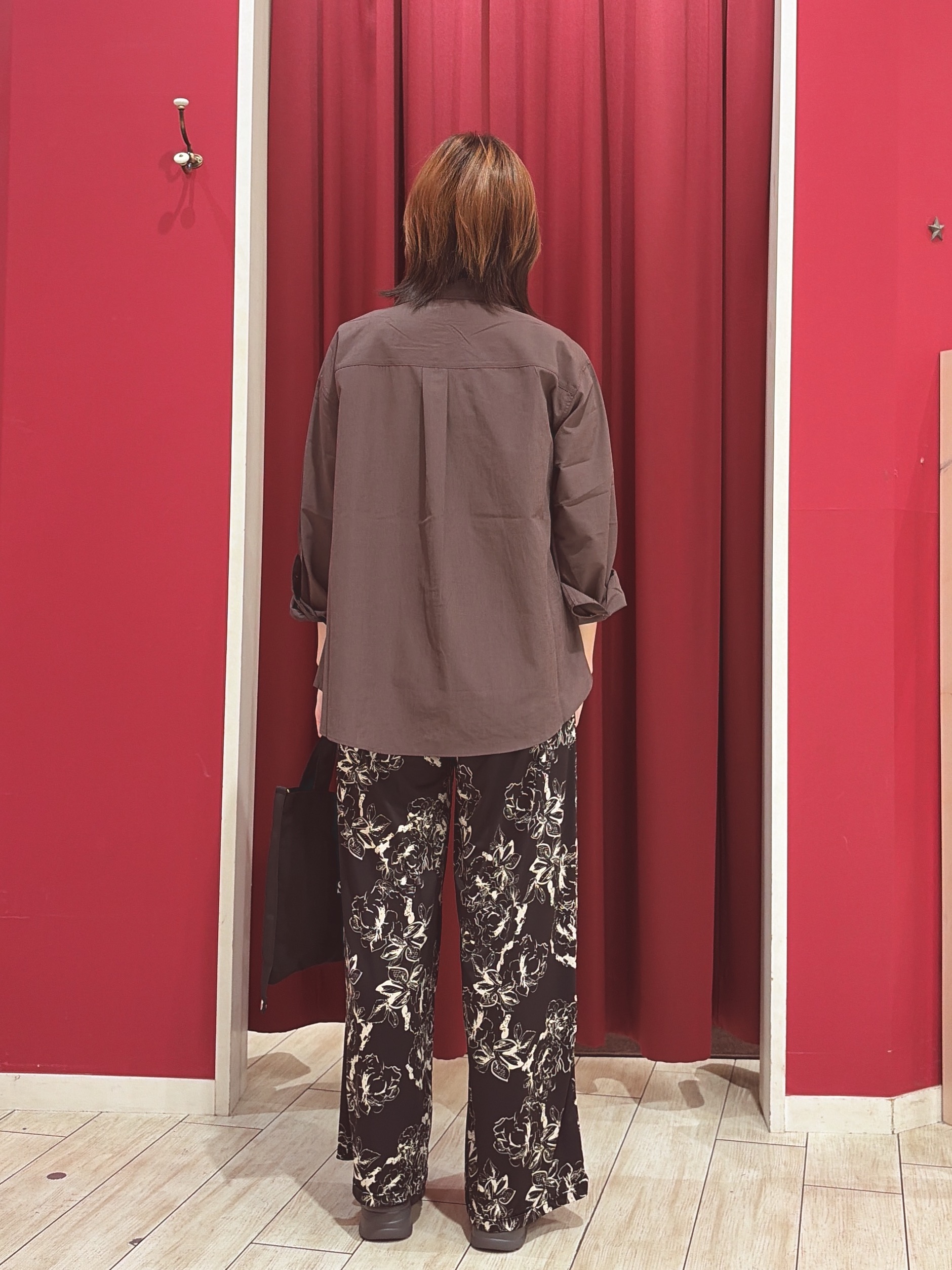 おもちさんの「SHOO･LA･RUE｜【通気性〇/S-LL/洗濯機可】羽織にも使いやすい きちんとベーシックシャツ」を使ったコーディネート
