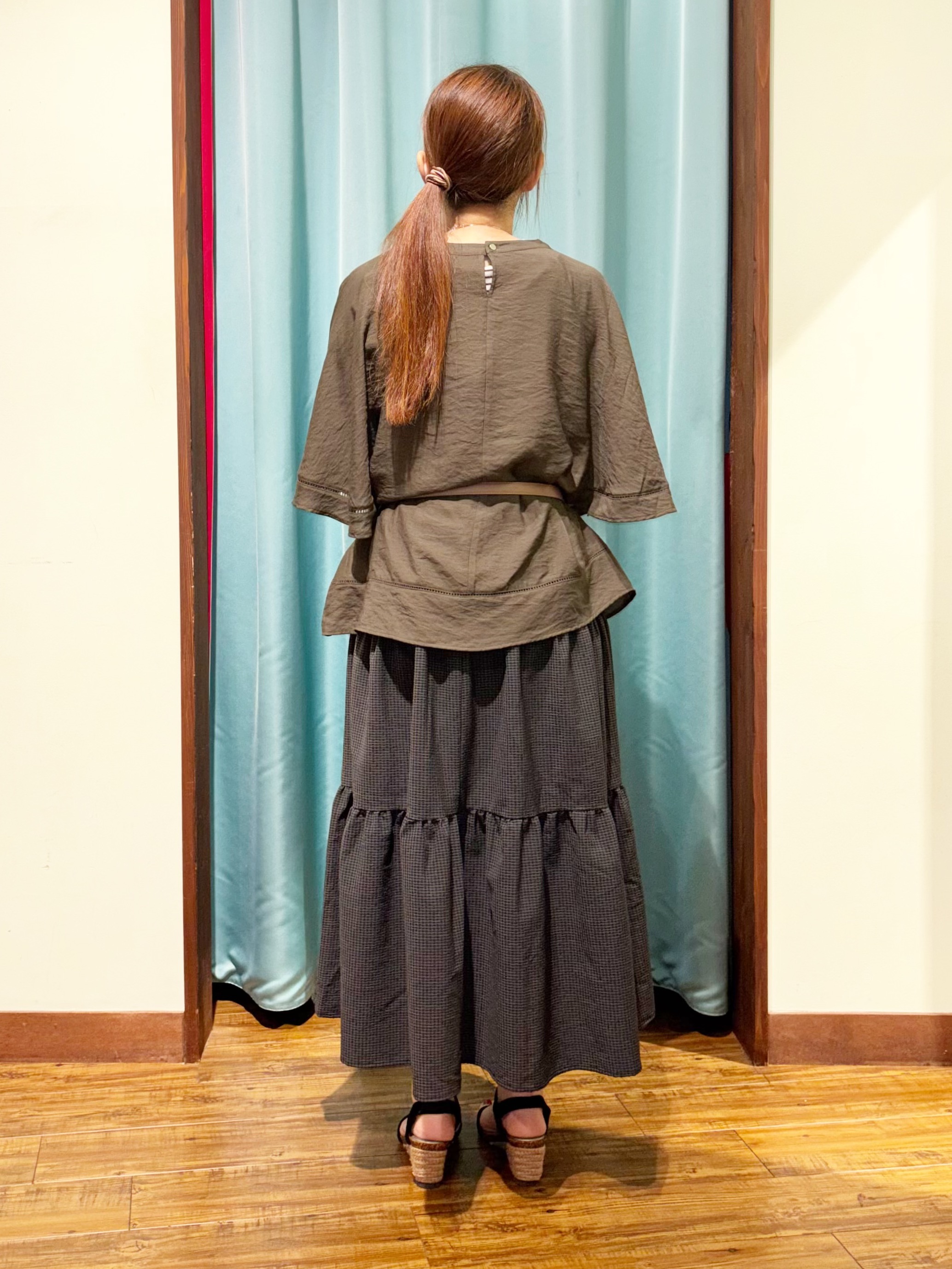 tukiさんの「SHOO･LA･RUE｜【S-LL/洗濯機可/体型カバー】はしごレースがポイント スラブポンチョ風ブラウス」を使ったコーディネート