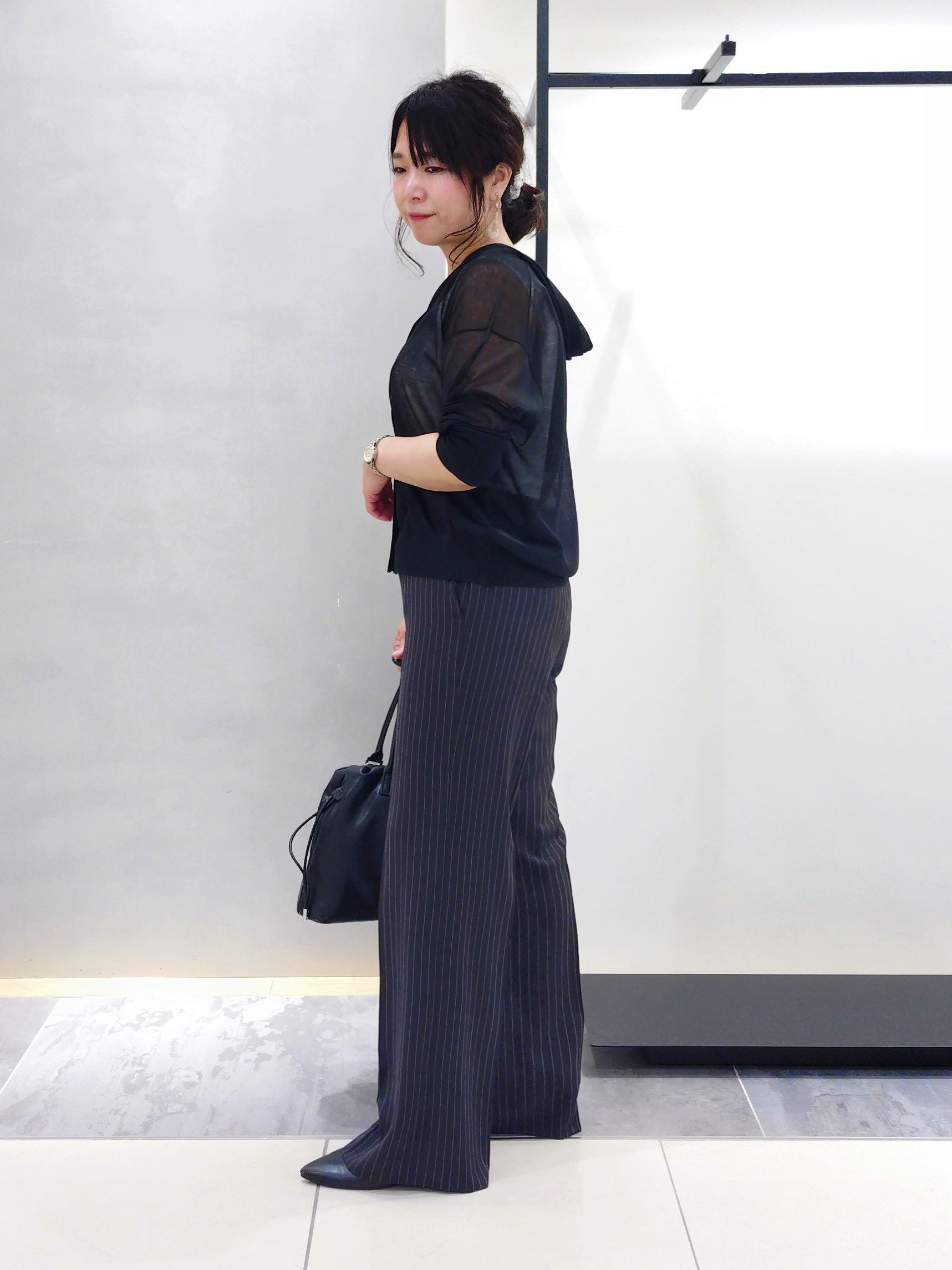 TOMOMIさんの「INDIVI｜【初秋/UVケア/着る日傘】ワイドストレートパンツ」を使ったコーディネート