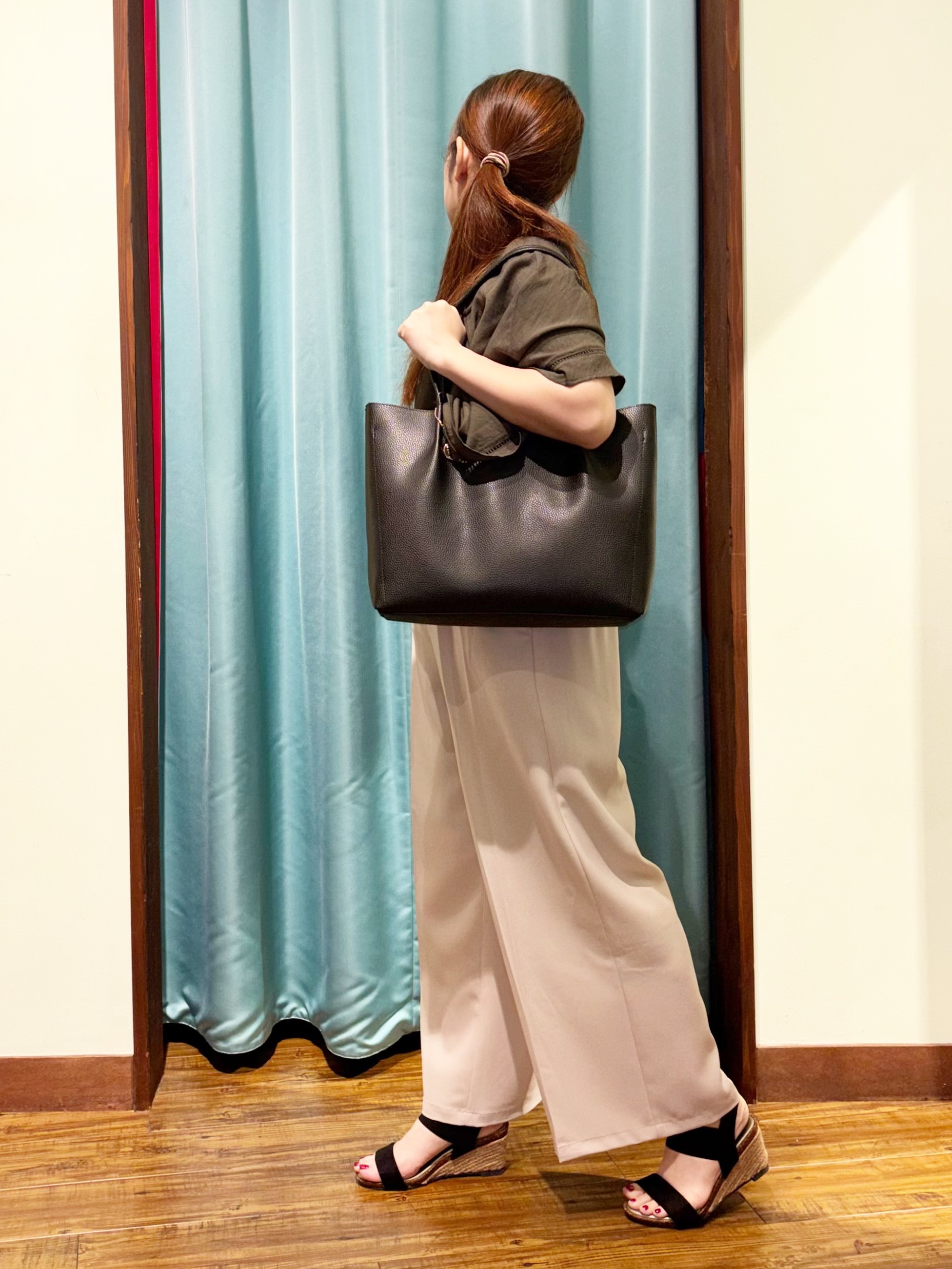 tukiさんの「SHOO･LA･RUE｜【S-LL/洗濯機可/体型カバー】はしごレースがポイント スラブポンチョ風ブラウス」を使ったコーディネート