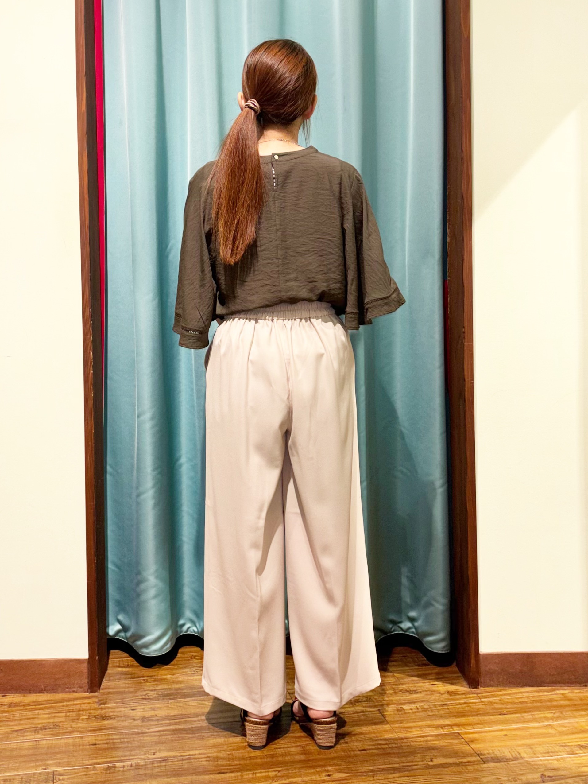 tukiさんの「SHOO･LA･RUE｜【S-LL/洗濯機可/体型カバー】はしごレースがポイント スラブポンチョ風ブラウス」を使ったコーディネート