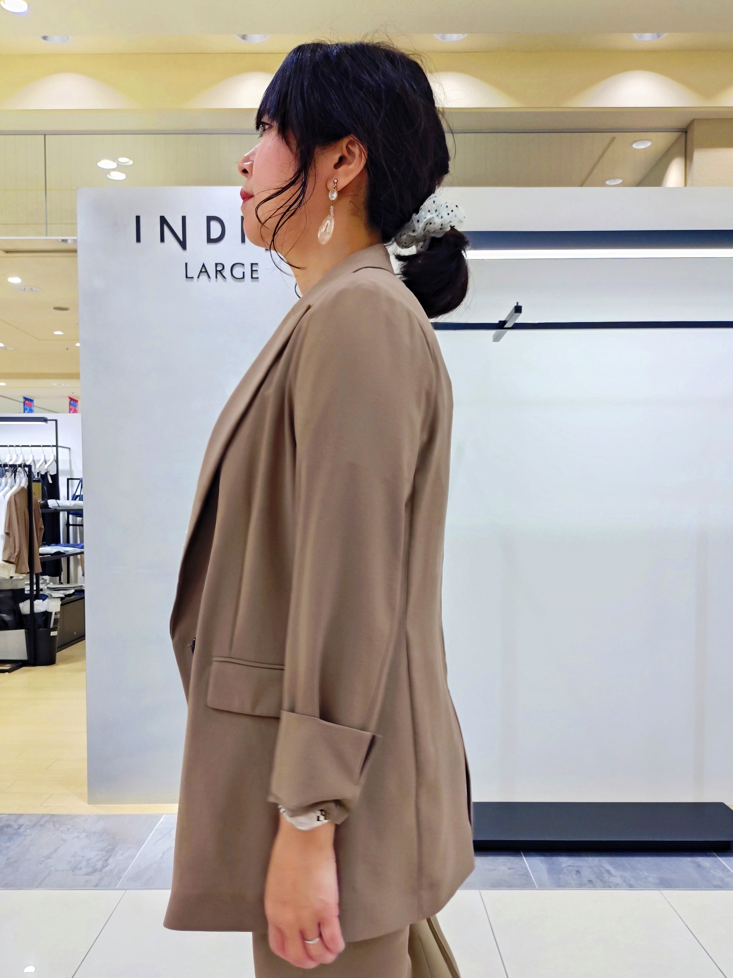 TOMOMIさんの「INDIVI｜【初秋/UVケア/着る日傘】テーパードパンツ」を使ったコーディネート