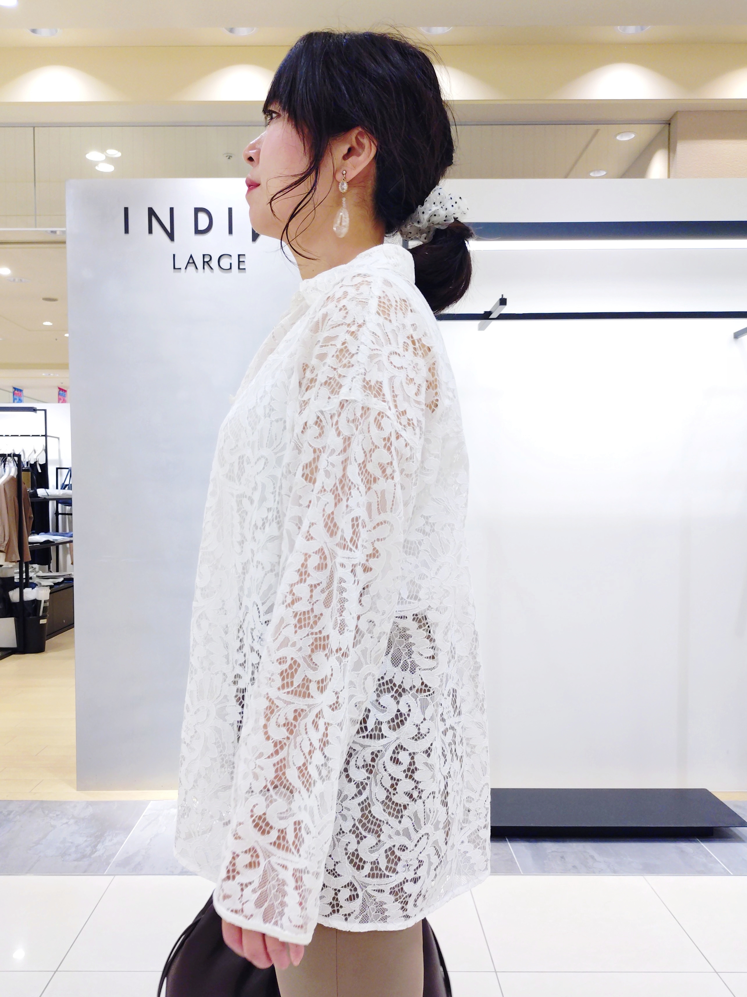 TOMOMIさんの「INDIVI｜【初秋/UVケア/着る日傘】テーパードパンツ」を使ったコーディネート