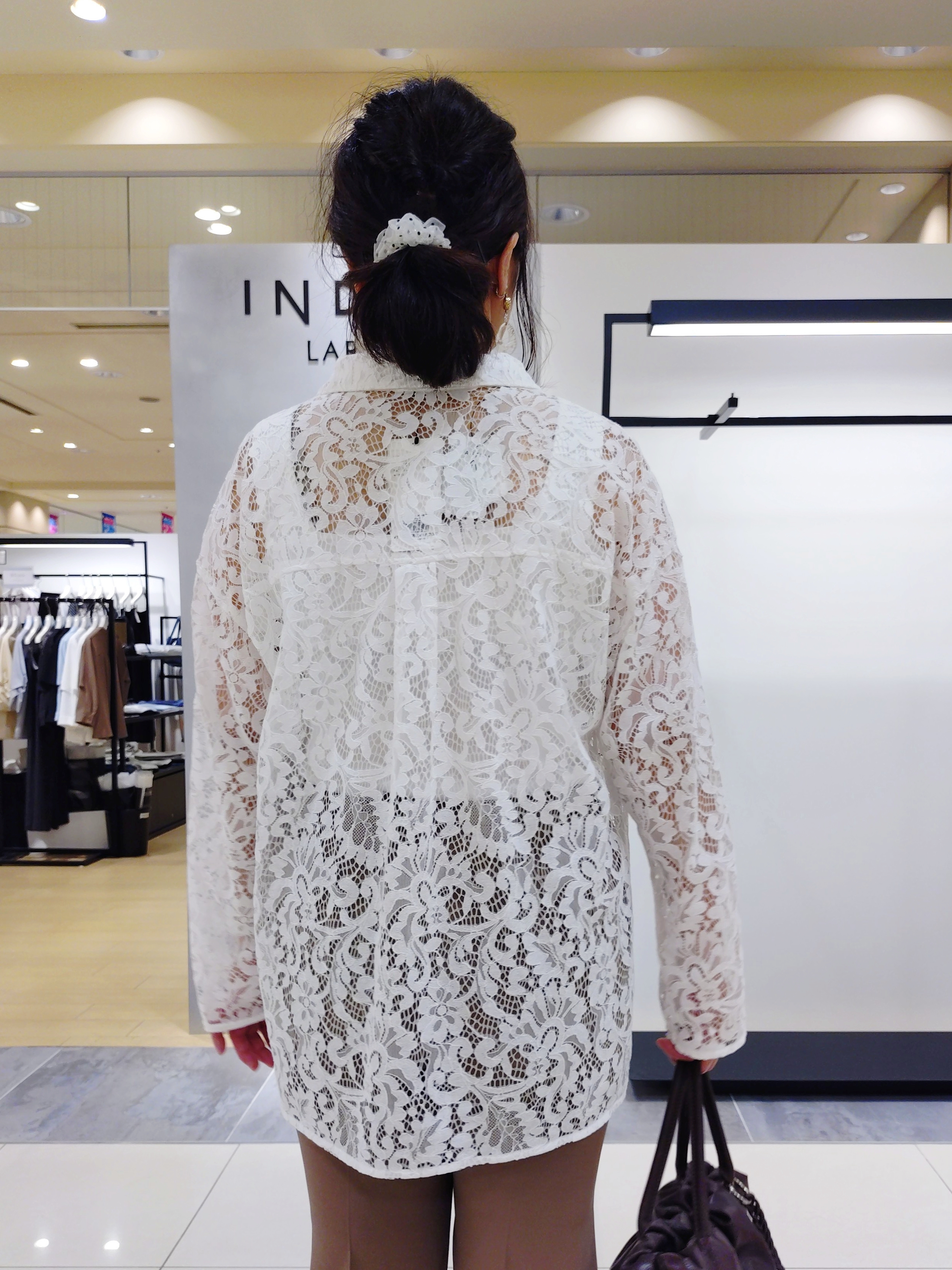 TOMOMIさんの「INDIVI｜【初秋/UVケア/着る日傘】テーパードパンツ」を使ったコーディネート