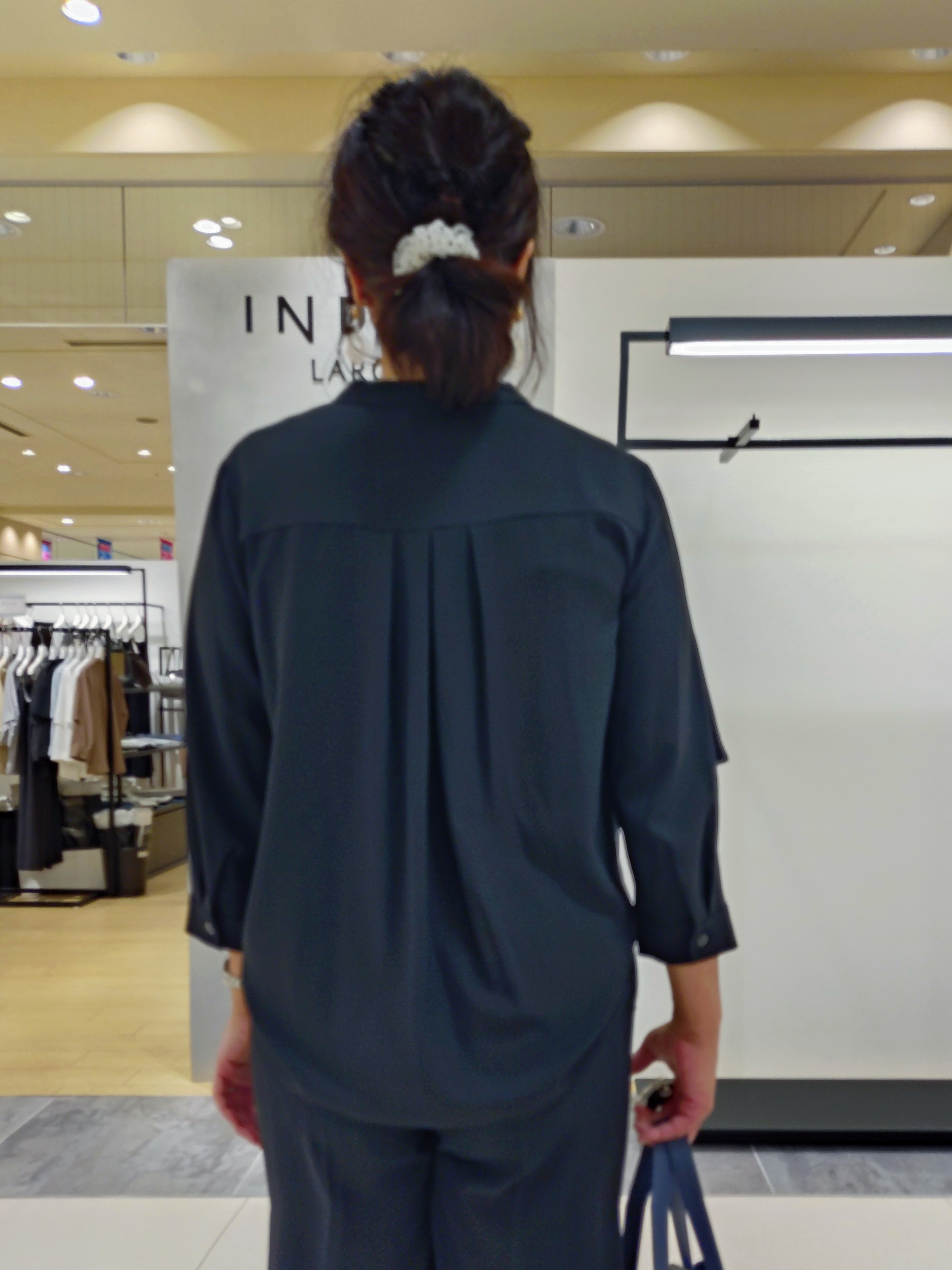TOMOMIさんの「INDIVI｜【羽織りにも！/UVケア/着る日傘】ケープ風ブラウス」を使ったコーディネート