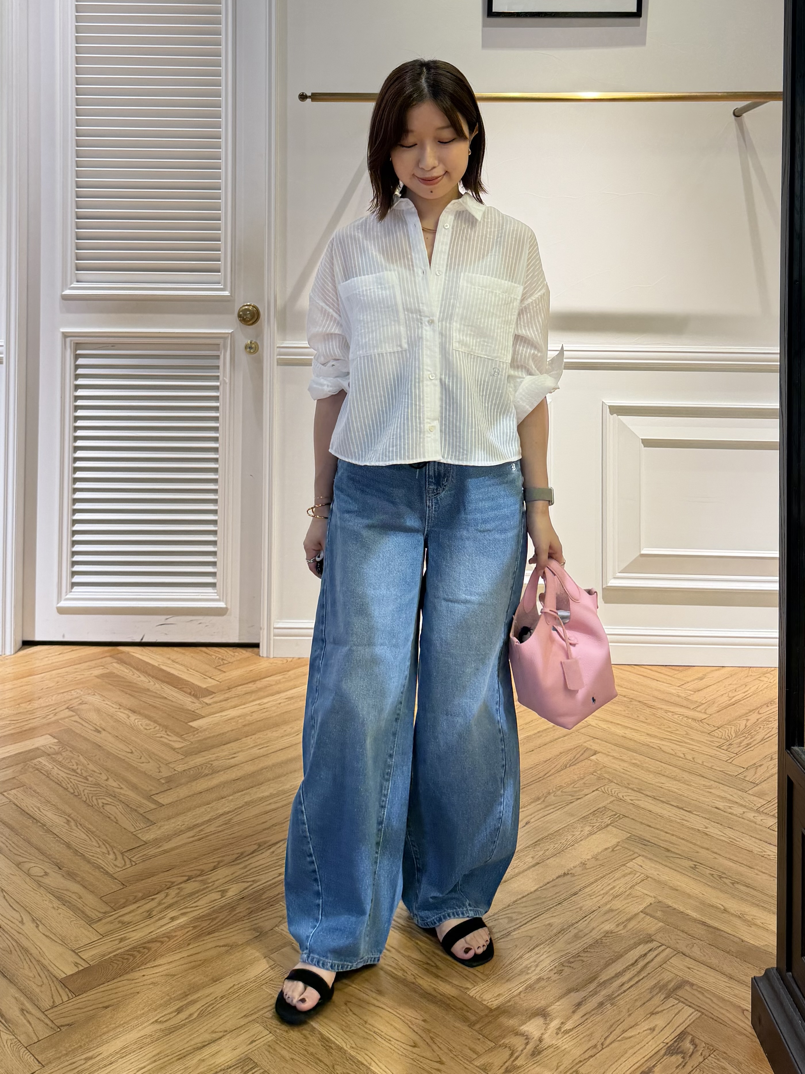 つじ まこさんの「DRESSTERIOR｜◆シアーストライプクロップドシャツ」を使ったコーディネート