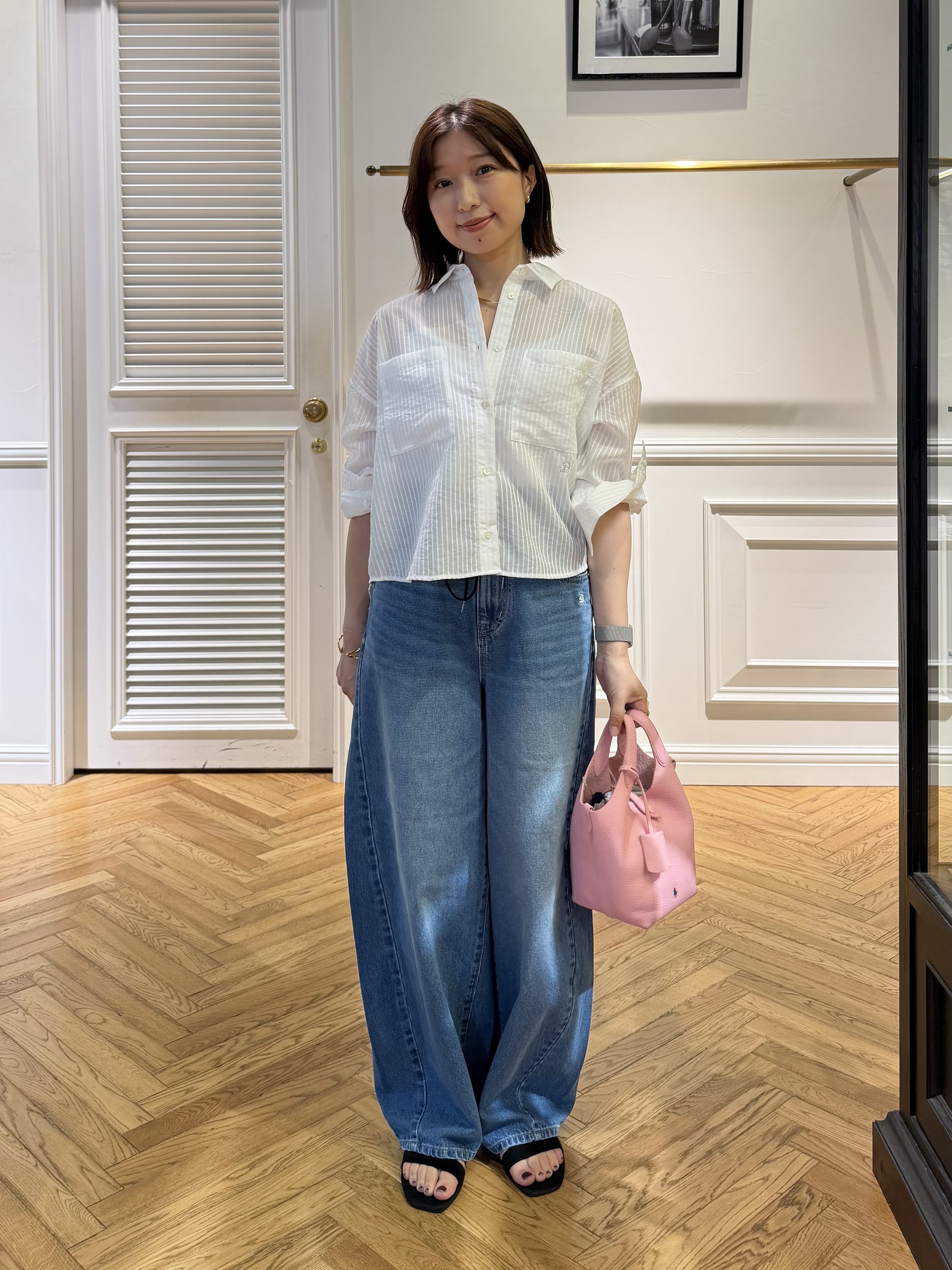 つじ まこさんの「DRESSTERIOR｜◆シアーストライプクロップドシャツ」を使ったコーディネート