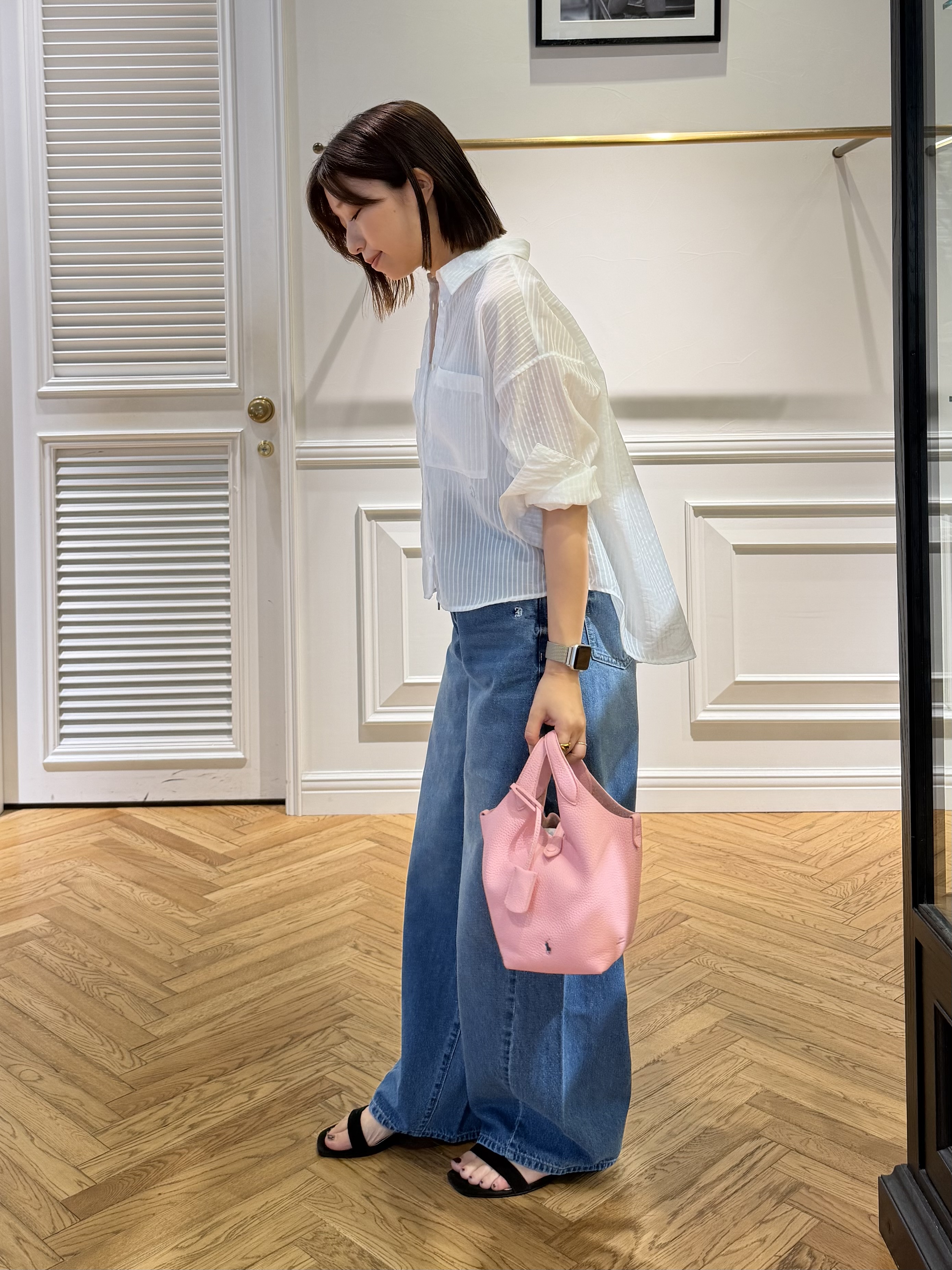 つじ まこさんの「DRESSTERIOR｜◆シアーストライプクロップドシャツ」を使ったコーディネート