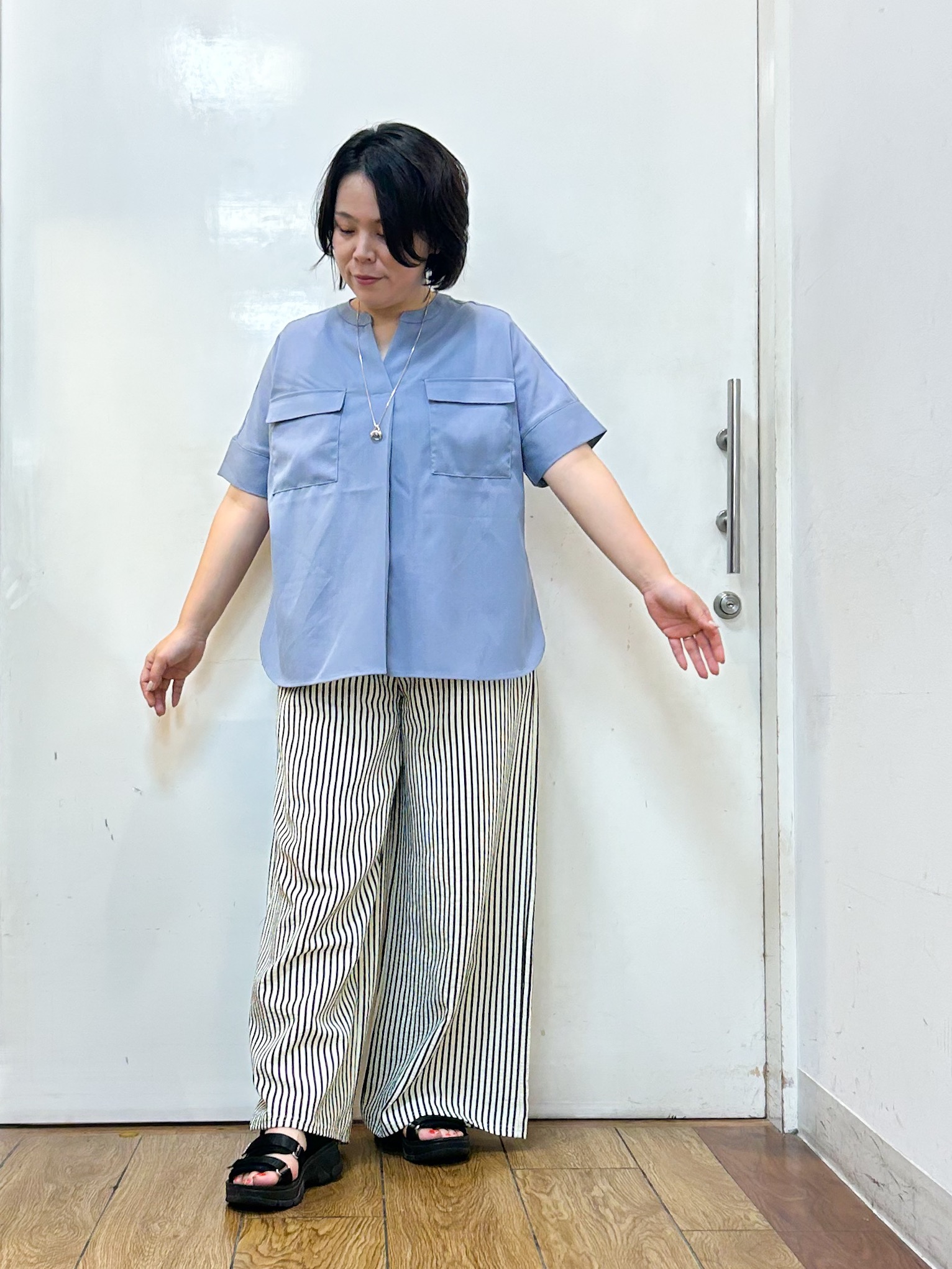 haruさんの「SHOO･LA･RUE｜【洗濯後しわになりにくい/UV/吸水速乾】Wポケットが目を引く オンオフ使えるスキッパーブラウス」を使ったコーディネート