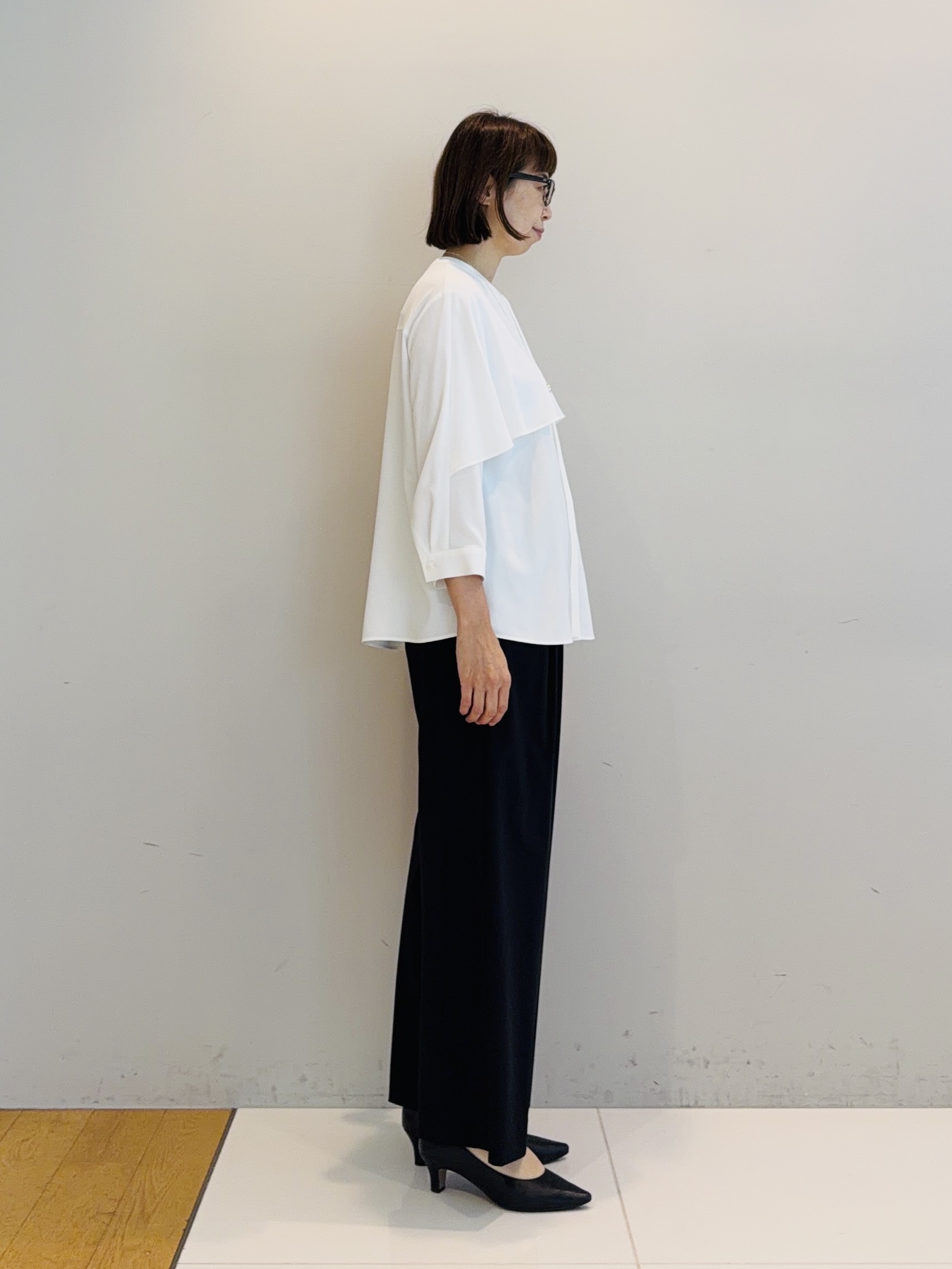 murayamaさんの「INDIVI｜【羽織りにも！/UVケア/着る日傘】ケープ風ブラウス」を使ったコーディネート