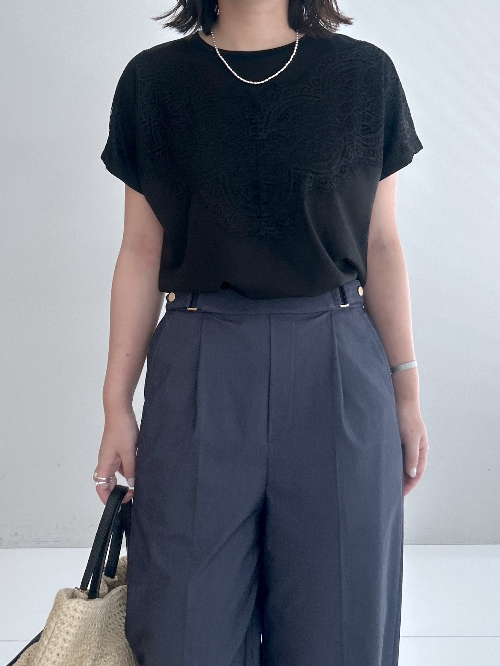 Hirokaさんの「grove｜【持続冷感/SET UP可】ひんやりポンチシリーズ／フロントレースドルマンカットソー」を使ったコーディネート