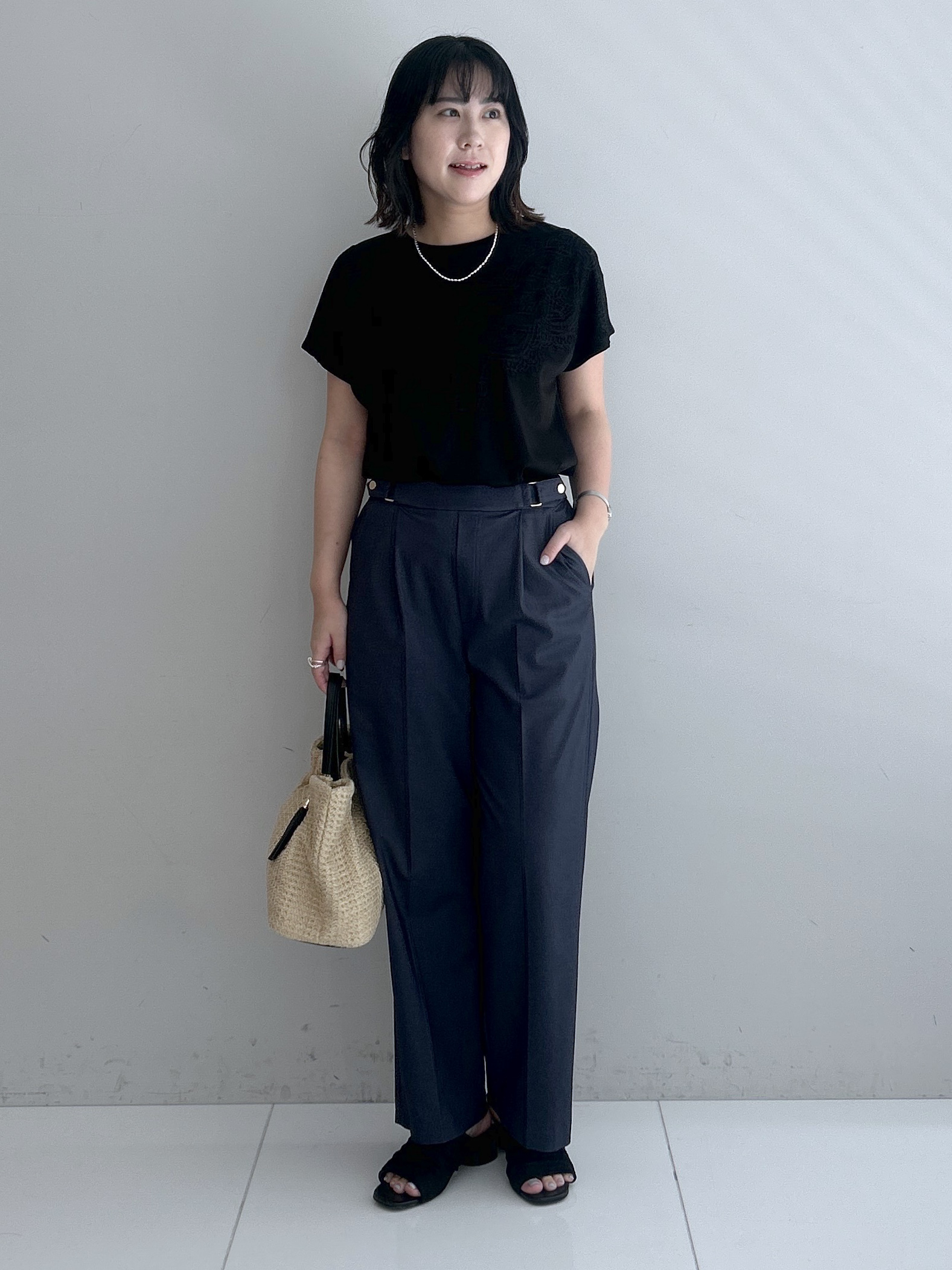 Hirokaさんの「grove｜【持続冷感/SET UP可】ひんやりポンチシリーズ／フロントレースドルマンカットソー」を使ったコーディネート