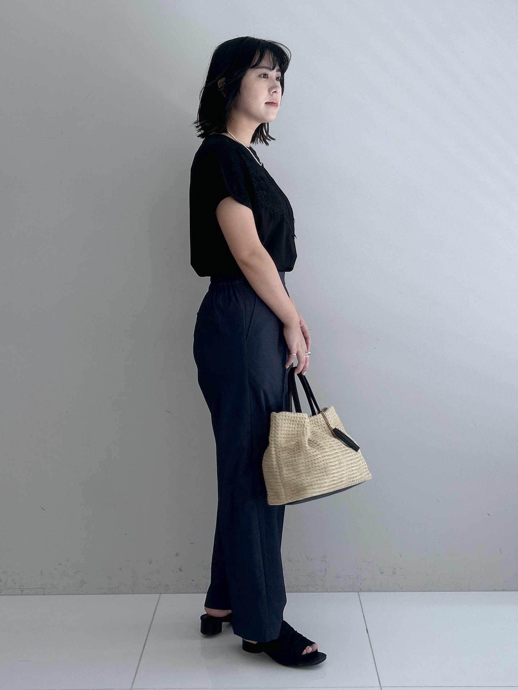 Hirokaさんの「grove｜【持続冷感/SET UP可】ひんやりポンチシリーズ／フロントレースドルマンカットソー」を使ったコーディネート