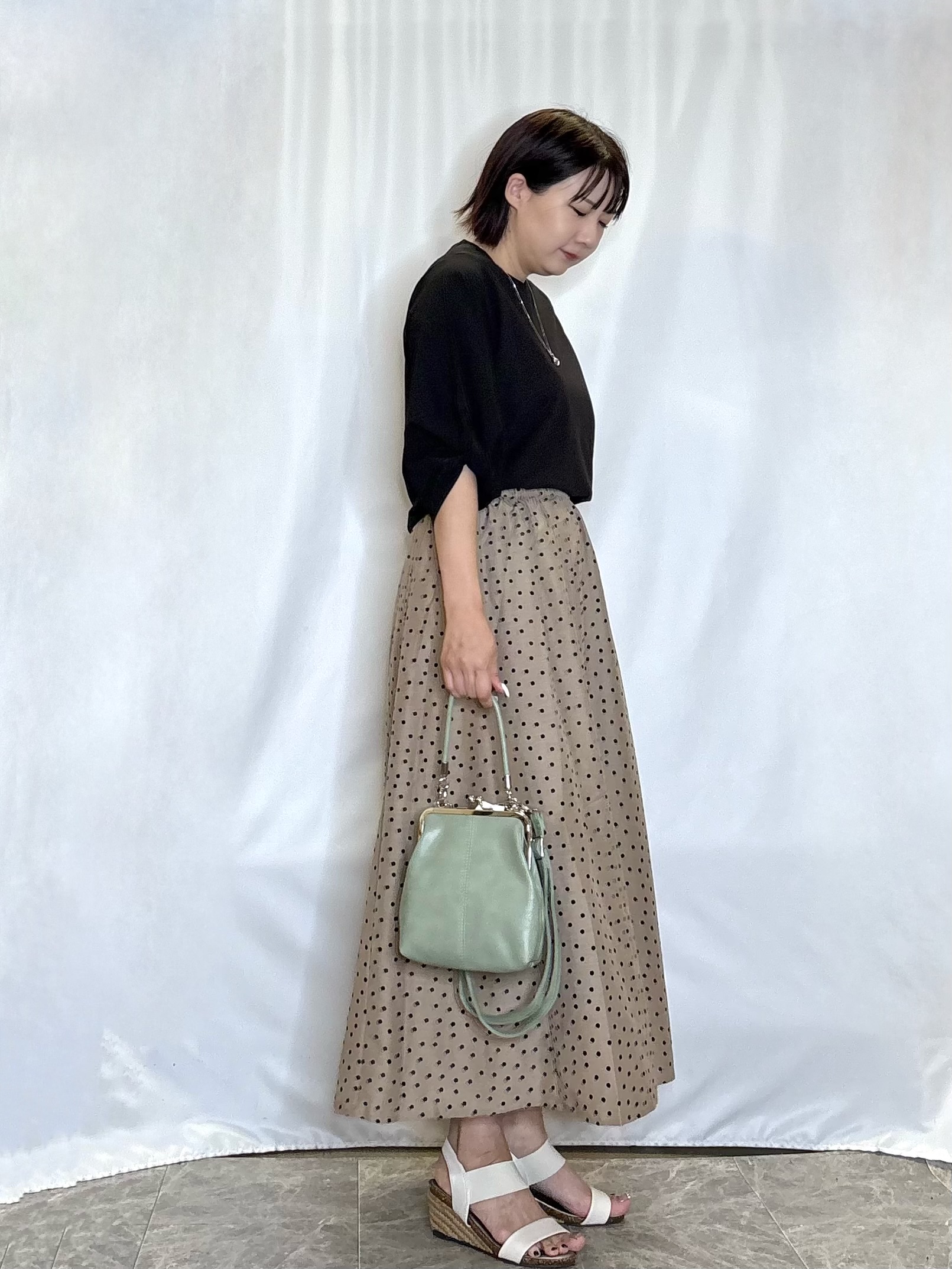 ネリさんの「SHOO･LA･RUE｜【S-LL/洗濯機可/二の腕カバー】楽に上品見え ツイストスリーブトップス」を使ったコーディネート