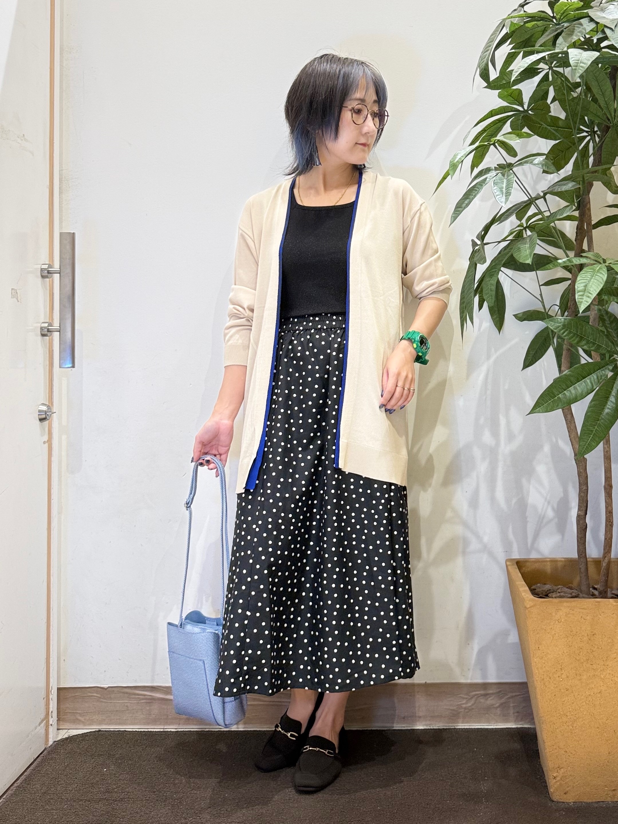 misakiさんの「SHOO･LA･RUE｜【お袖丈選べる/UV/毛玉になりにくい】目を引く配色デザイン ボタンレスミドルカーディガン」を使ったコーディネート