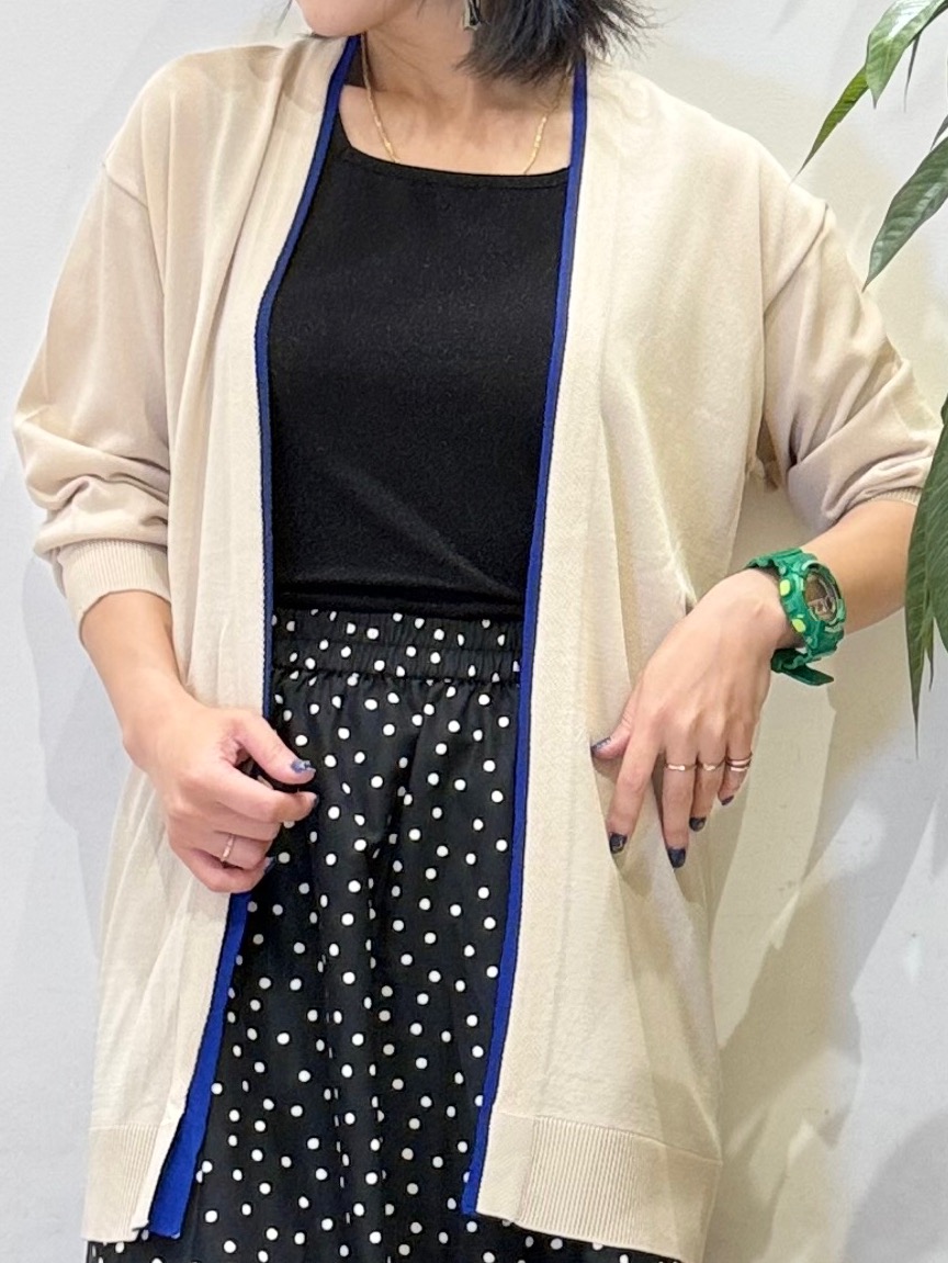 misakiさんの「SHOO･LA･RUE｜【お袖丈選べる/UV/毛玉になりにくい】目を引く配色デザイン ボタンレスミドルカーディガン」を使ったコーディネート