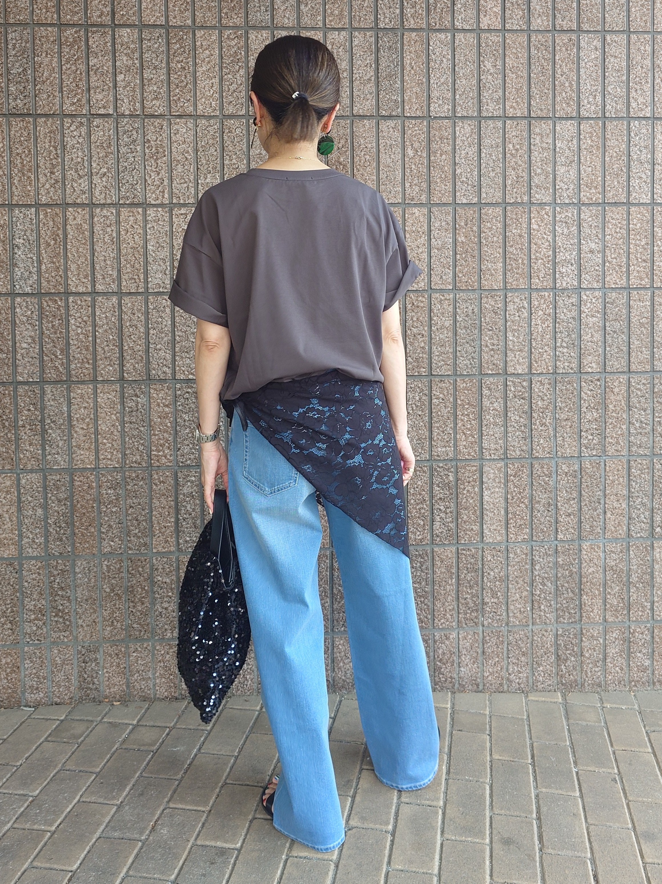 MUTSUKOさんの「UNTITLED｜【丈感すっきり】ベロアプリントロゴT」を使ったコーディネート