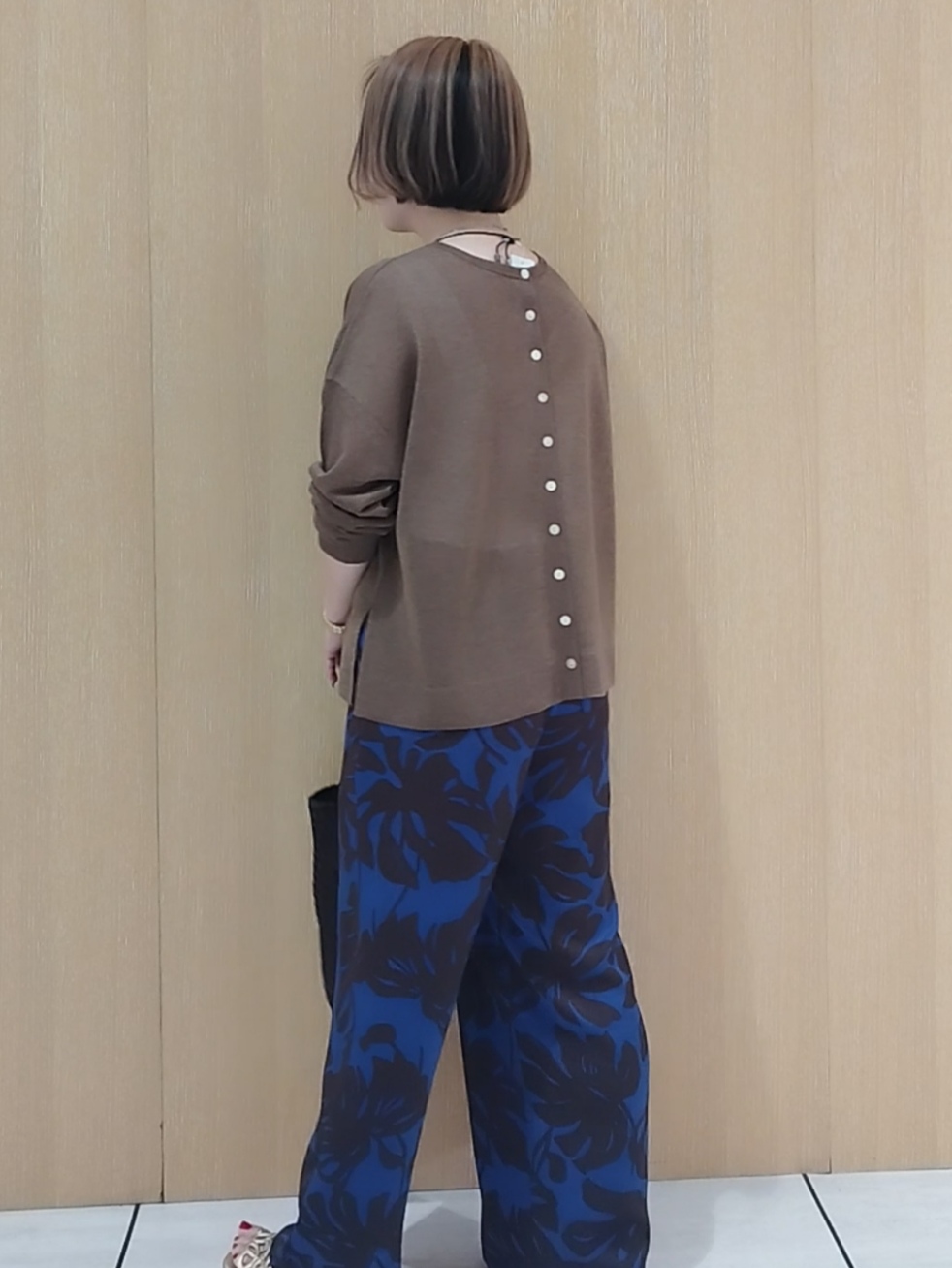 s u g iさんの「UNTITLED｜【アンサンブル可/秋羽織り/シアー】前後2WAYカーディガン」を使ったコーディネート