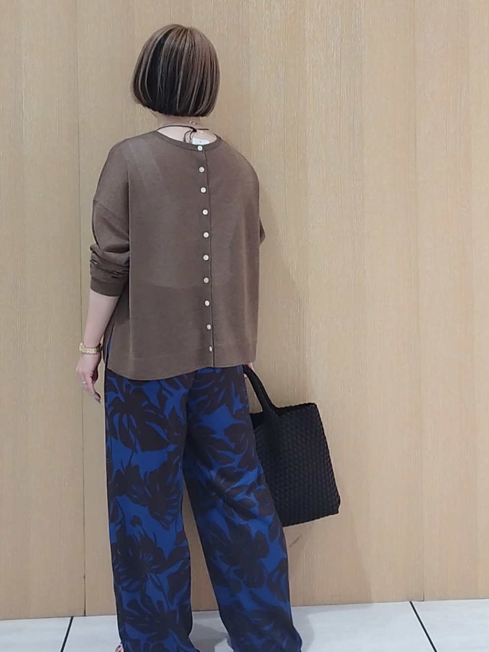 s u g iさんの「UNTITLED｜【アンサンブル可/秋羽織り/シアー】前後2WAYカーディガン」を使ったコーディネート