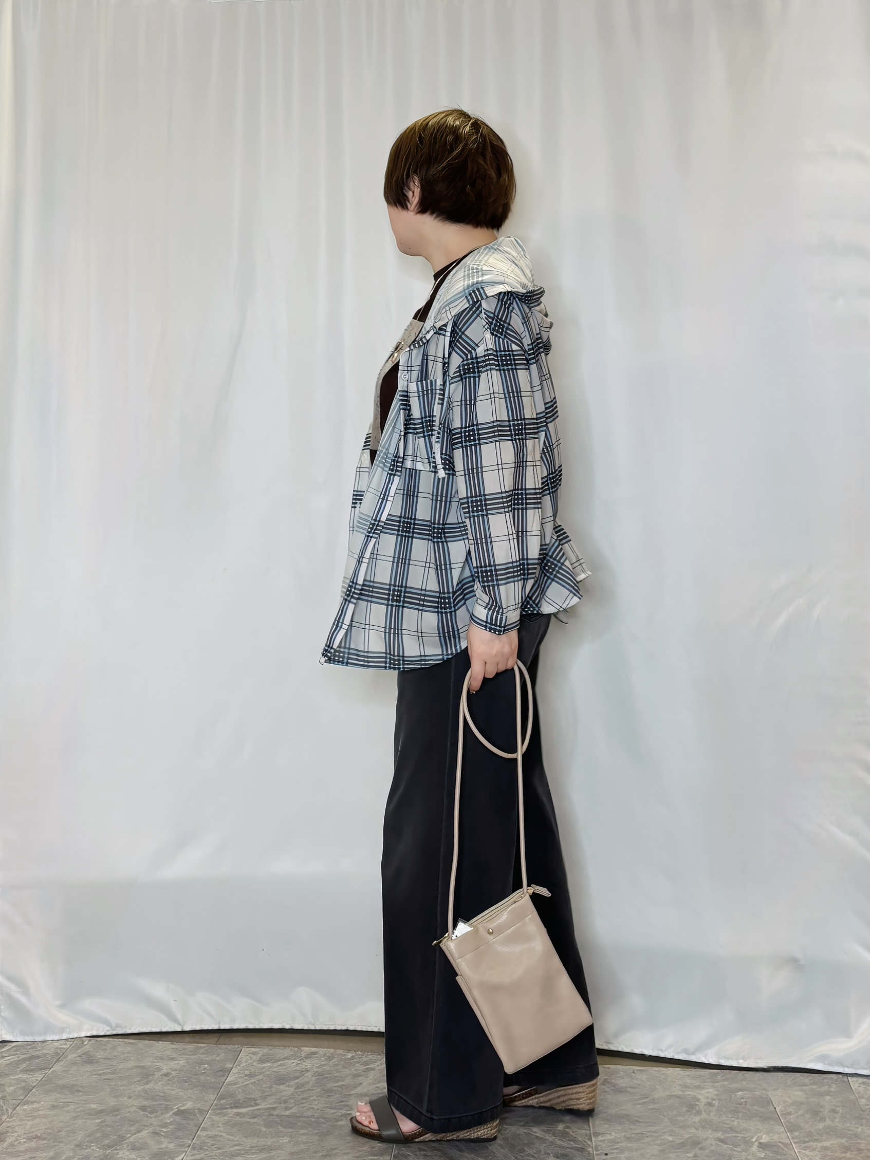 たみさんの「SHOO･LA･RUE｜【洗濯機可/体型カバー】程よい透け感の ゆるシア―シャツパーカ」を使ったコーディネート