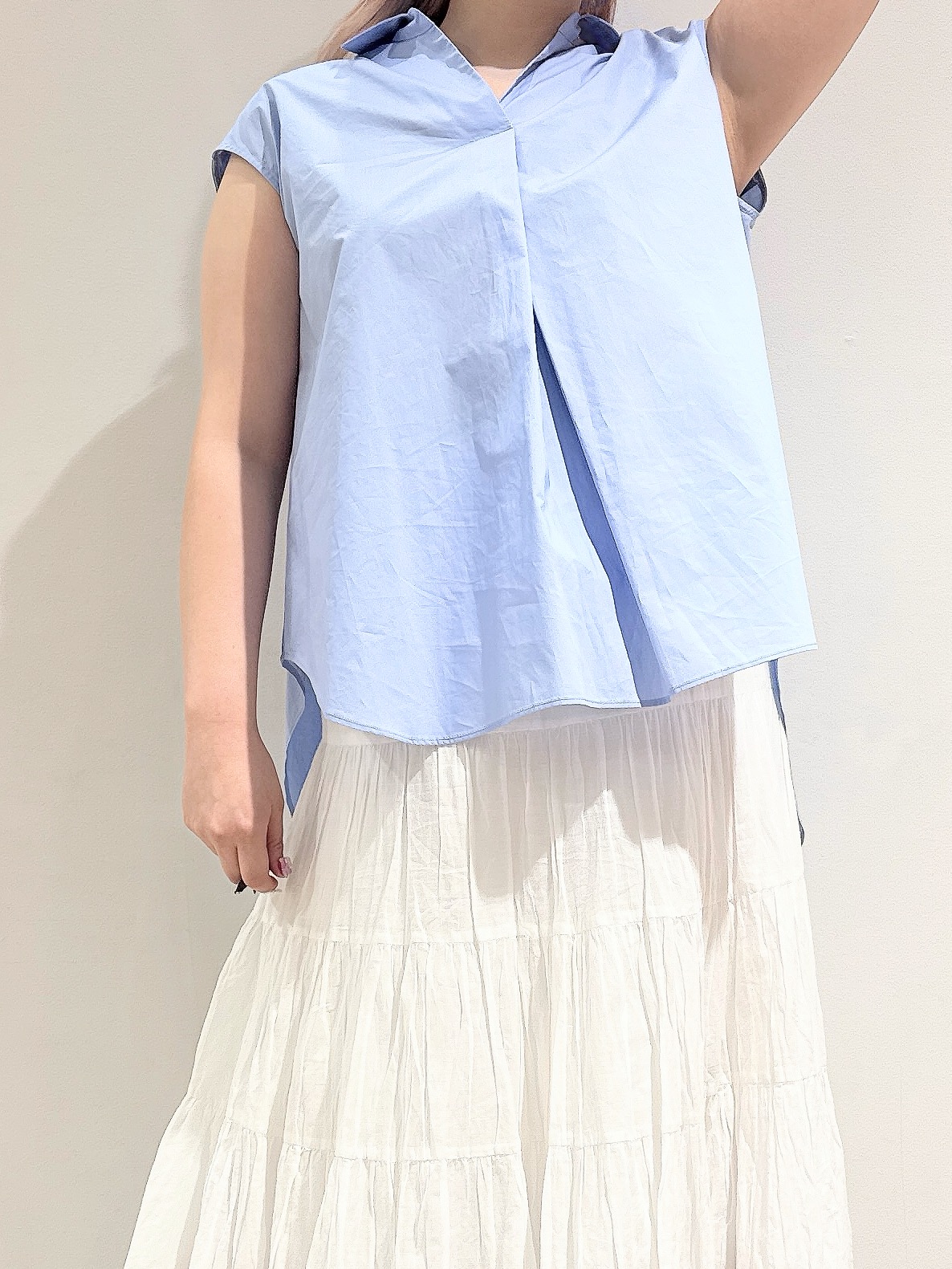 なかもとあきさんの「DRESSTERIOR｜フレンチスリーブ スキッパーブラウス」を使ったコーディネート