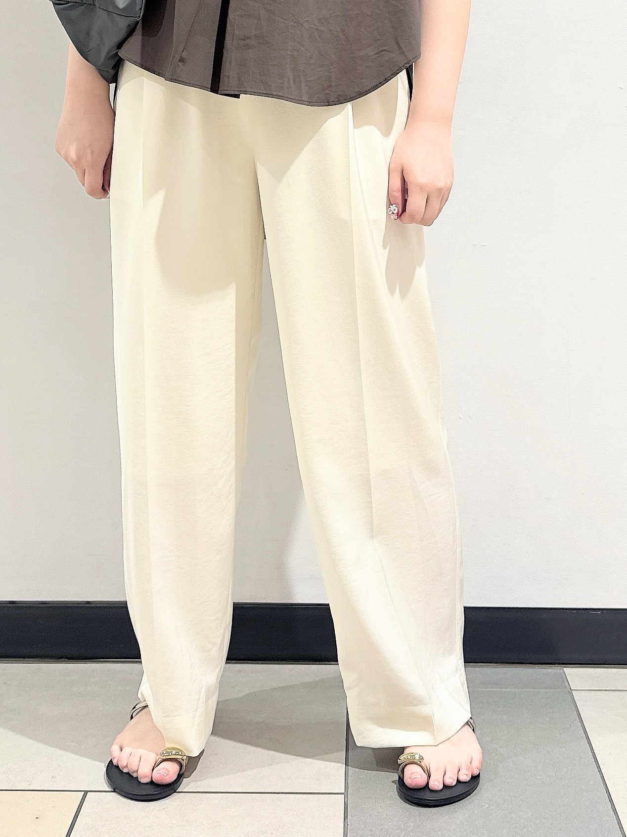 なかもとあきさんの「DRESSTERIOR｜フレンチスリーブ スキッパーブラウス」を使ったコーディネート