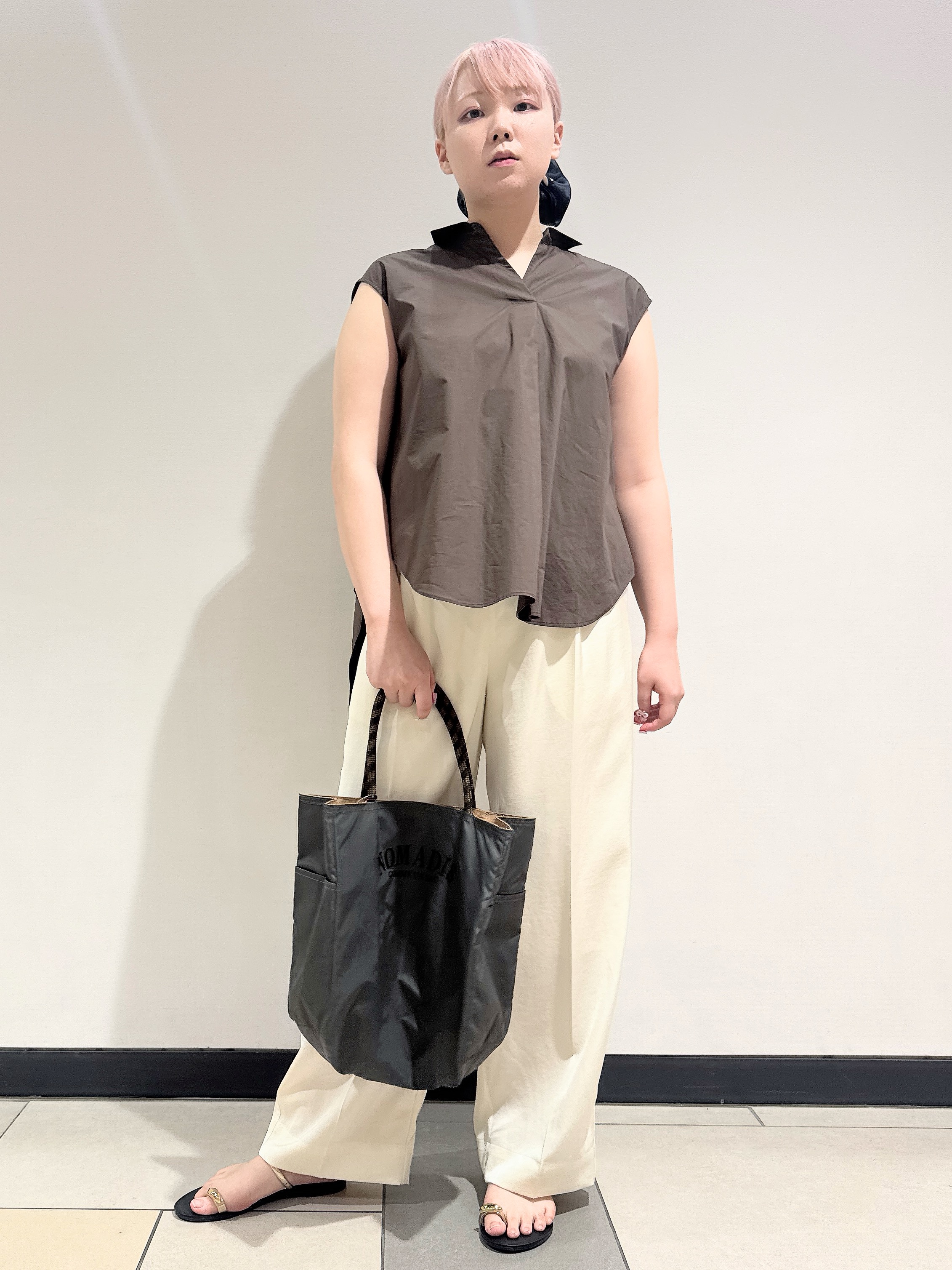なかもとあきさんの「DRESSTERIOR｜フレンチスリーブ スキッパーブラウス」を使ったコーディネート