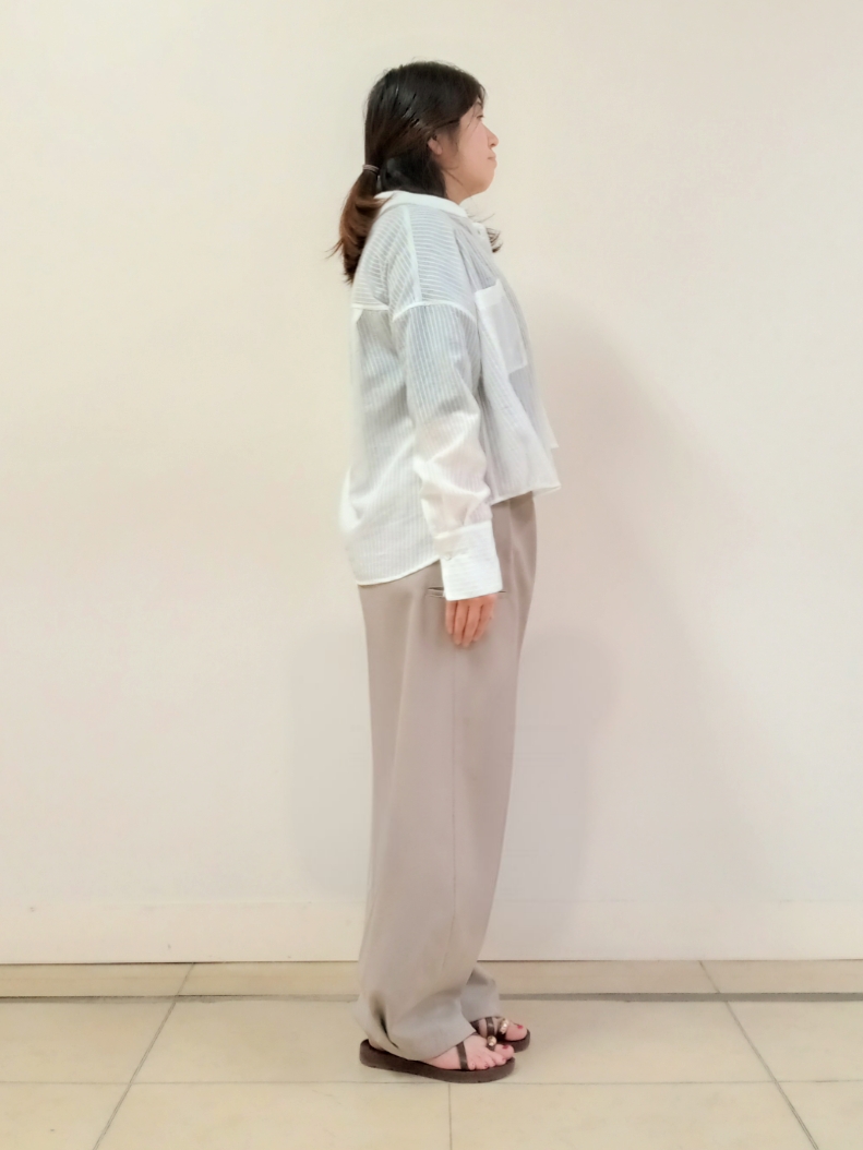emiさんの「DRESSTERIOR｜◆シアーストライプクロップドシャツ」を使ったコーディネート