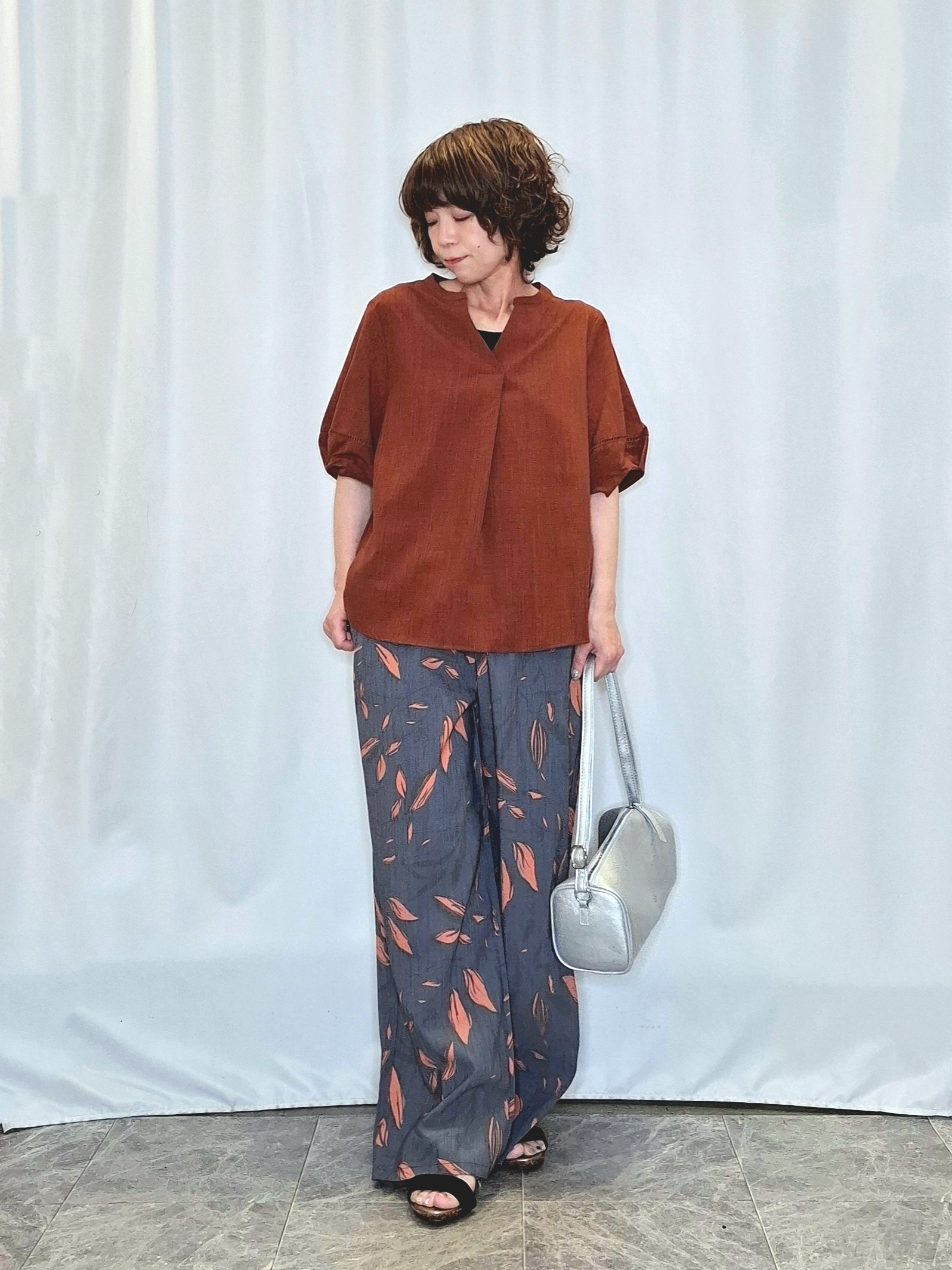ぬーさんの「SHOO･LA･RUE｜【洗濯後しわになりにくい/インせずきまる】シンプルだけど女性らしい 麻調スキッパーブラウス」を使ったコーディネート