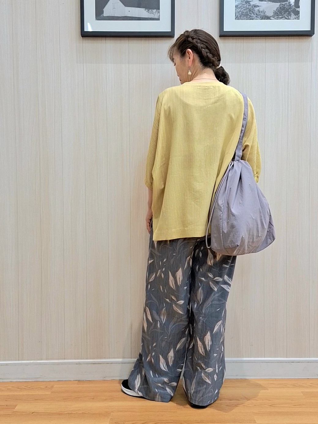Saoさんの「SHOO･LA･RUE｜【インせず着られる/洗濯後しわになりにくい】しぼしぼドルマンブラウス」を使ったコーディネート