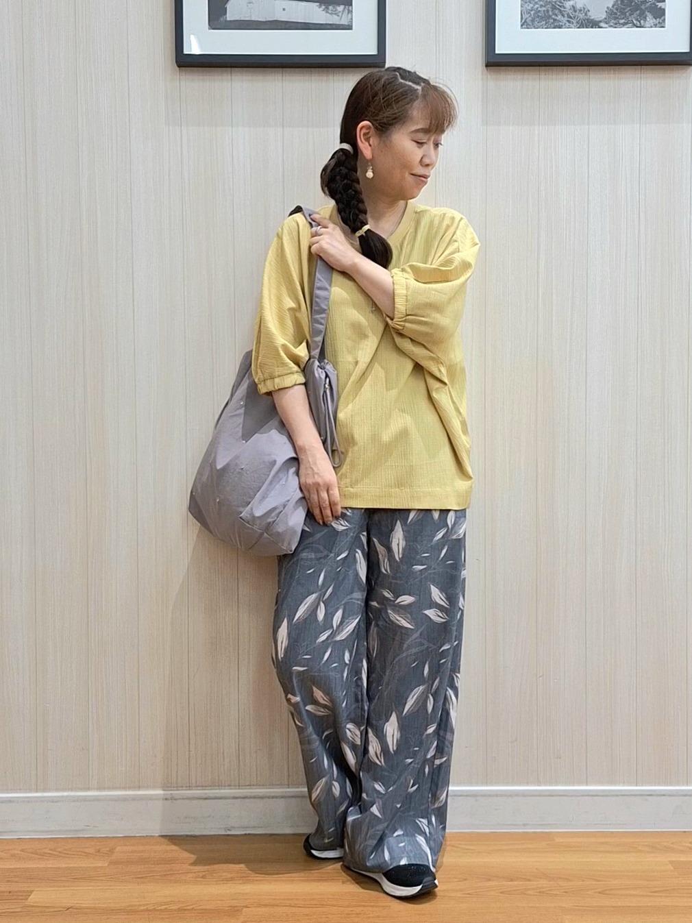 Saoさんの「SHOO･LA･RUE｜【インせず着られる/洗濯後しわになりにくい】しぼしぼドルマンブラウス」を使ったコーディネート
